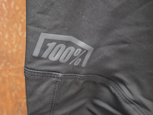 Hosen Herren von 100%, 100% – AIRMATIC BIKE HOSE HERREN / BLACK / 4 - WAY STRETCH / TRAIL & ALL - MOUNTAIN vor USEDBIKES - OB.DE Hintergrund
