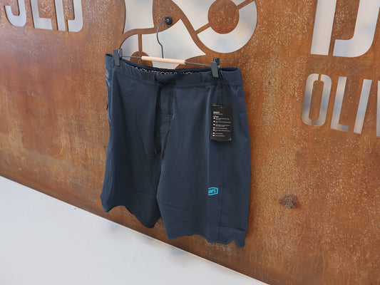 Freizeitbekleidung von 100%, 100% DRAFT ATHLETIC SHORT / CHARCOAL / GR. XL / HERREN SPORT HOSE vor USEDBIKES-OB.DE Hintergrund