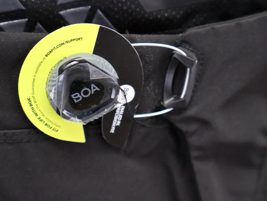 Hosen Herren von 100%, 100% – HYDROMATIC HOSE / BLACK / REGENHOSE / BOA SYSTEM / MTB vor USEDBIKES - OB.DE Hintergrund