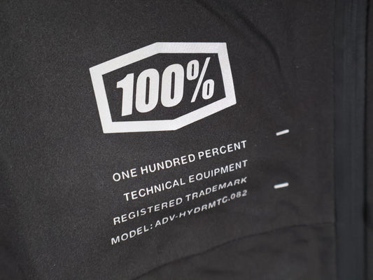 Regenbekleidung Herren von 100%, 100% – HYDROMATIC JACKE HERREN / BLACK / REGENJACKE / STRETCH MATERIAL vor USEDBIKES - OB.DE Hintergrund