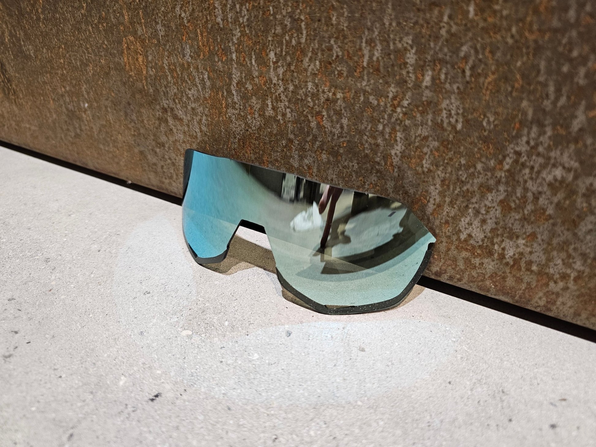 Brillen Zubehör & Ersatzteile von 100%, 100% S2 REPLACEMENT LENSE BLUE TOPAZ MULTI LAYER MIRROR / BRILLENGLAS in variant_title vor USEDBIKES - OB.DE Hintergrund