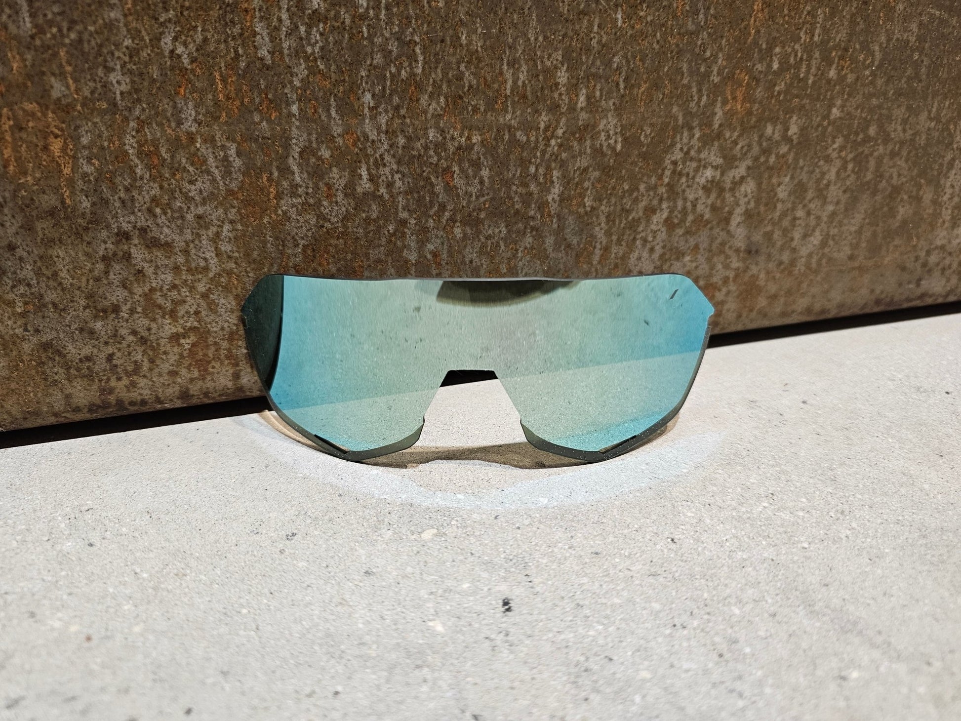 Brillen Zubehör & Ersatzteile von 100%, 100% S2 REPLACEMENT LENSE BLUE TOPAZ MULTI LAYER MIRROR / BRILLENGLAS in variant_title vor USEDBIKES - OB.DE Hintergrund