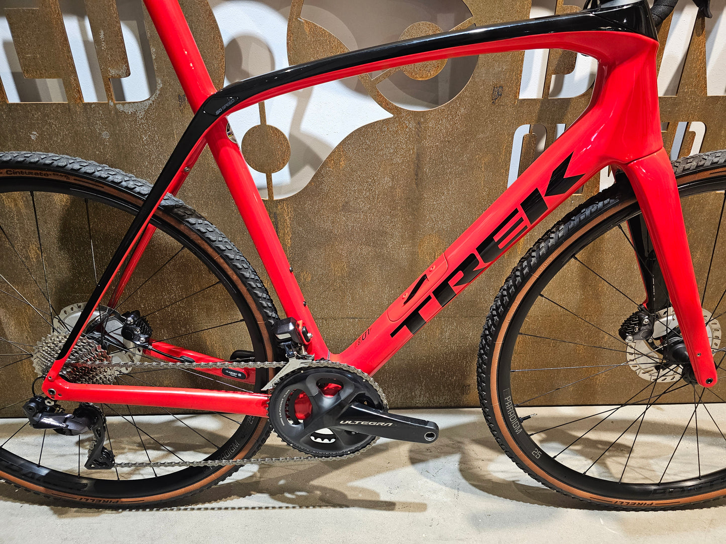 TREK DOMANE SL 6 CUSTOMBUILD / SHIMANO ULTEGRA DI2 / 58CM
