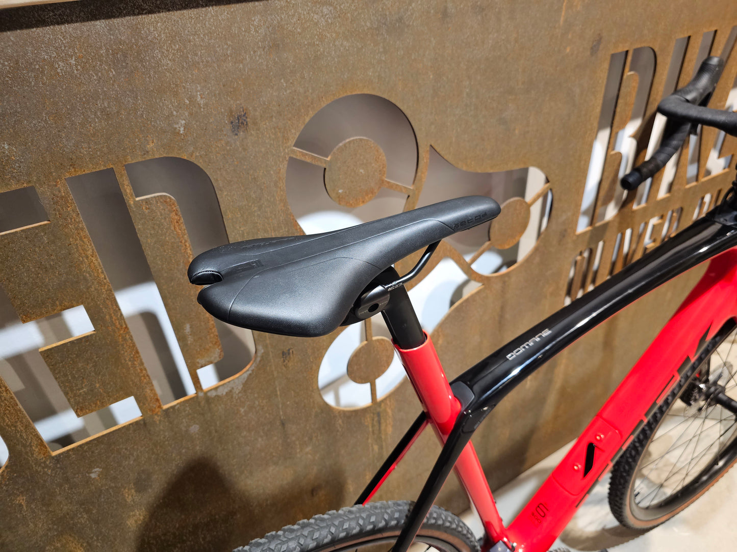 TREK DOMANE SL 6 CUSTOMBUILD / SHIMANO ULTEGRA DI2 / 58CM
