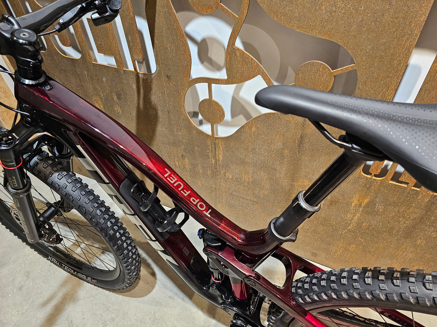 TREK TOP FUEL 9.8 AXS / S