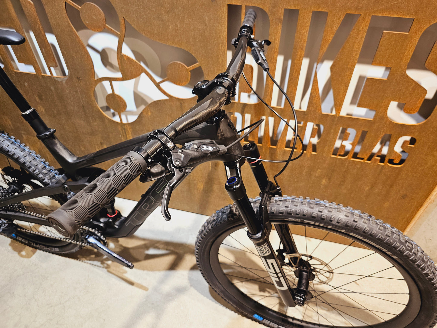 TREK TOP FUEL 9.8 AXS / M/L