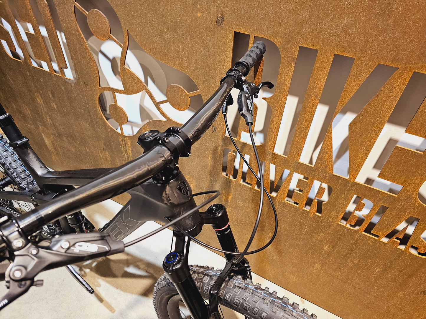 TREK TOP FUEL 9.8 AXS / M/L