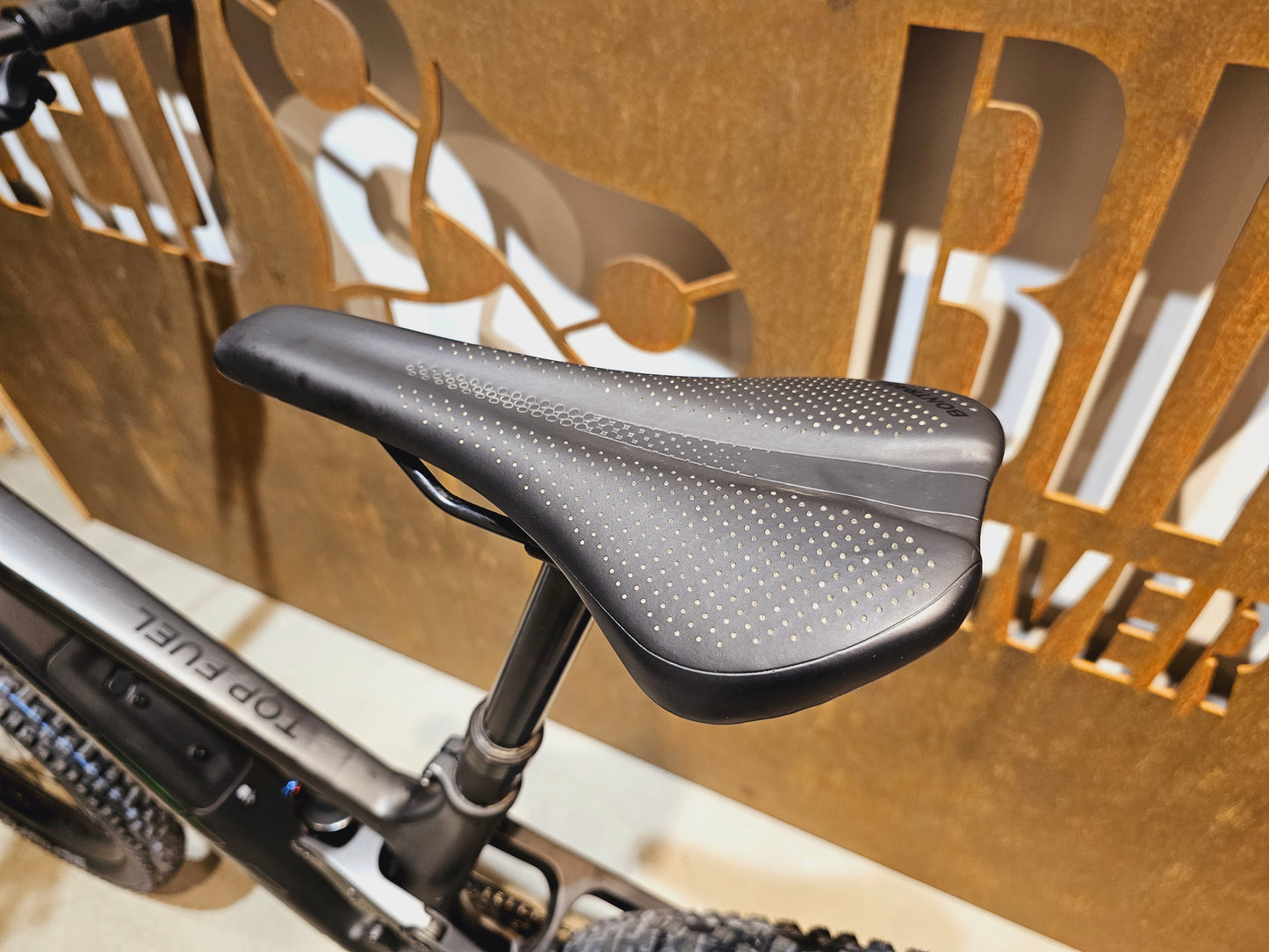 TREK TOP FUEL 9.8 AXS / M/L