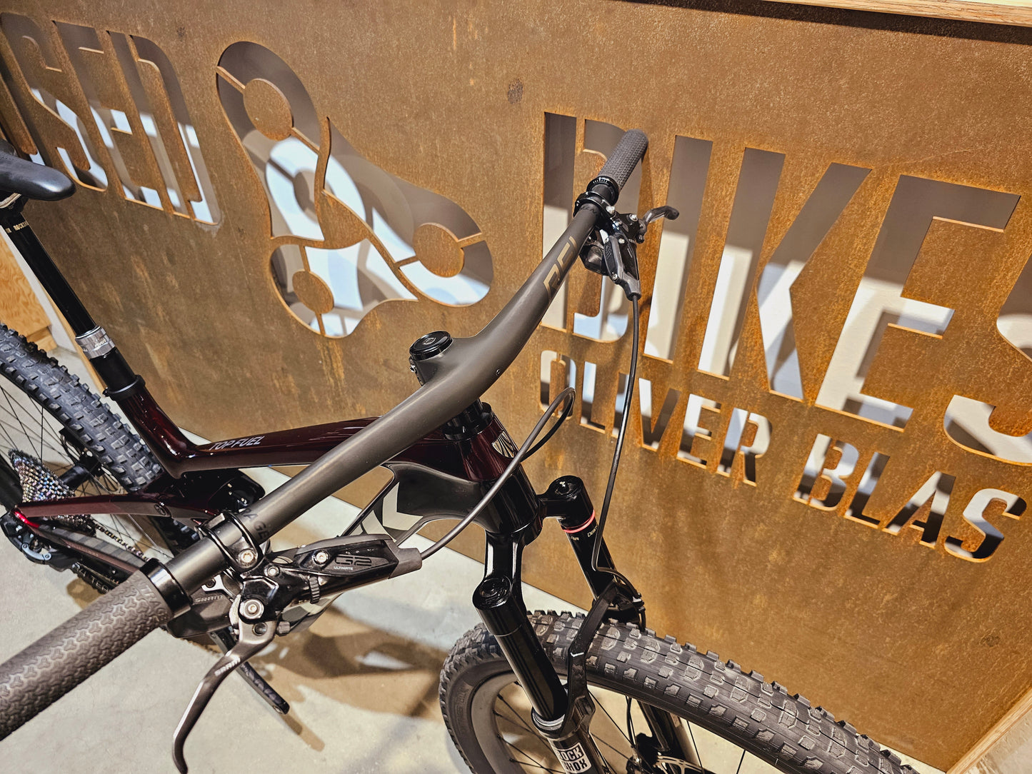 TREK TOP FUEL 9.9 AXS / M/L