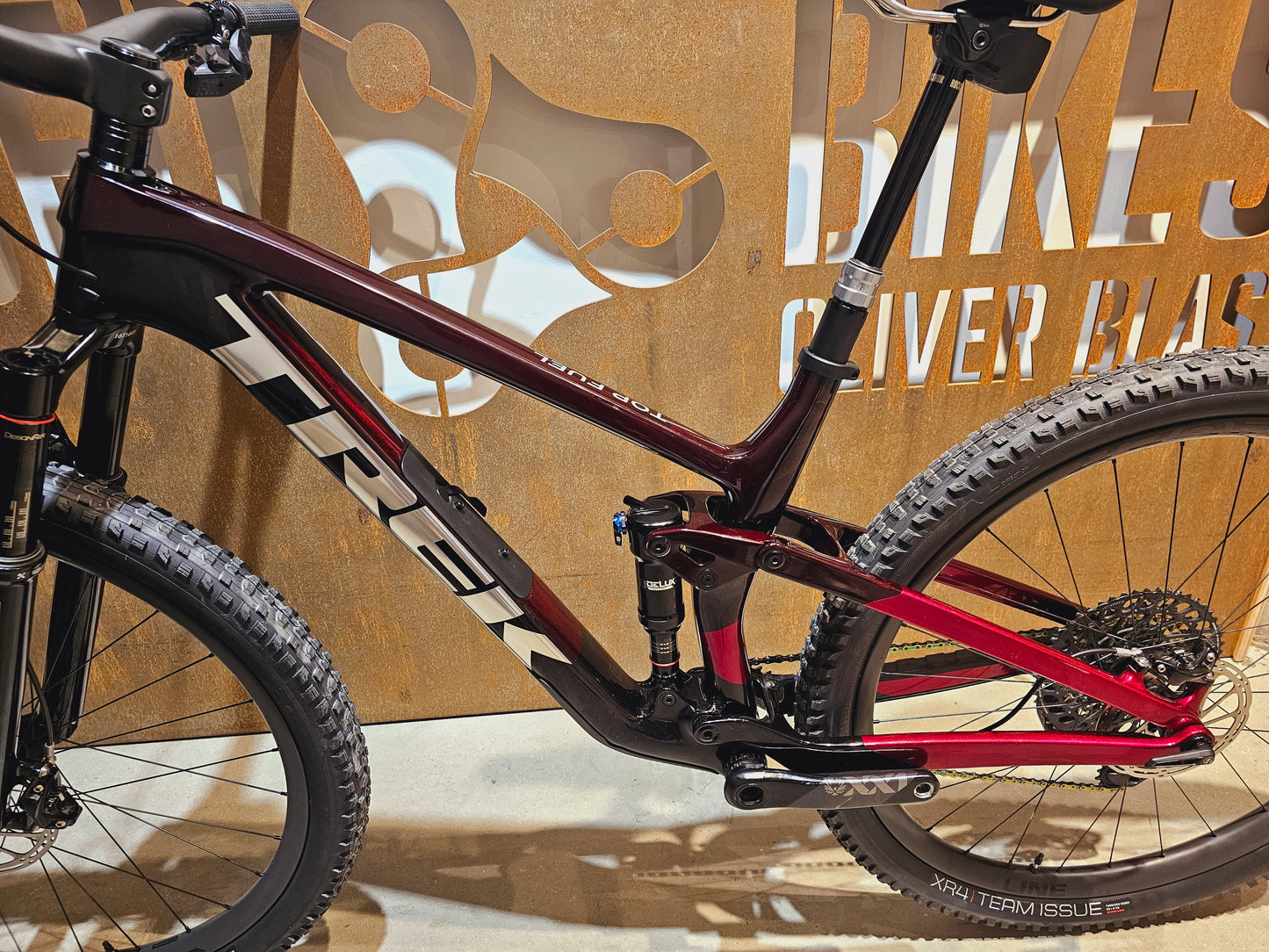 TREK TOP FUEL 9.9 AXS / M/L