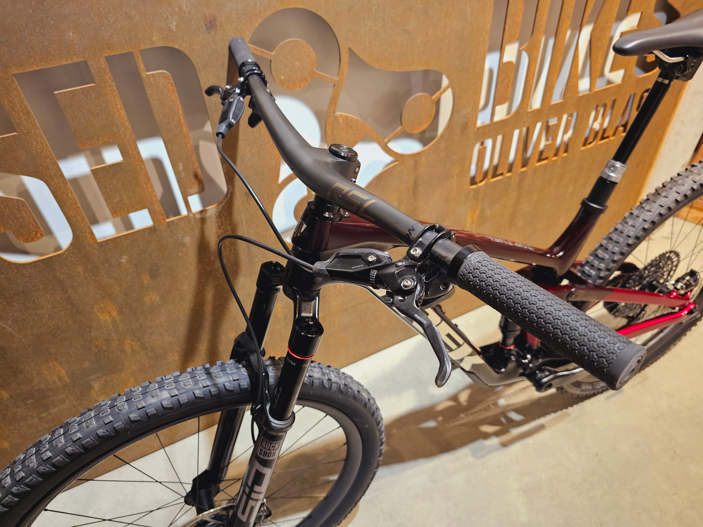 TREK TOP FUEL 9.9 AXS / M/L