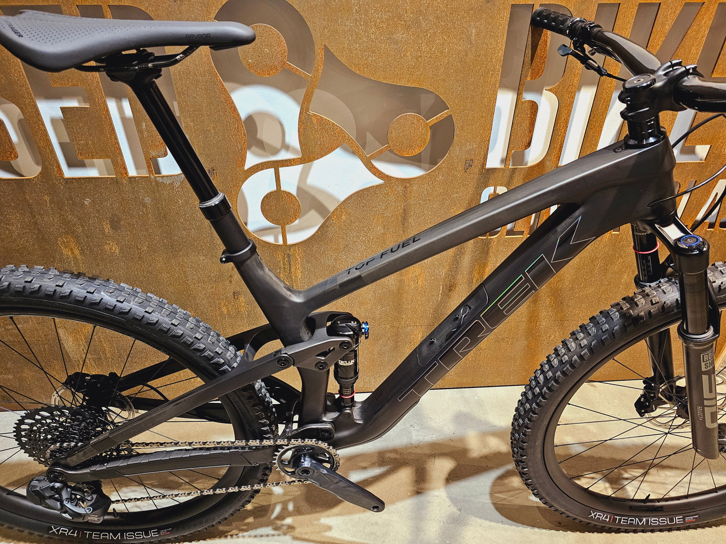 TREK TOP FUEL 9.8 AXS / L
