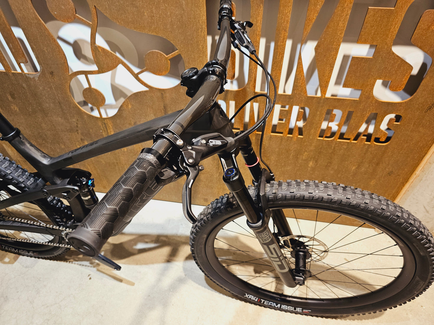 TREK TOP FUEL 9.8 AXS / L