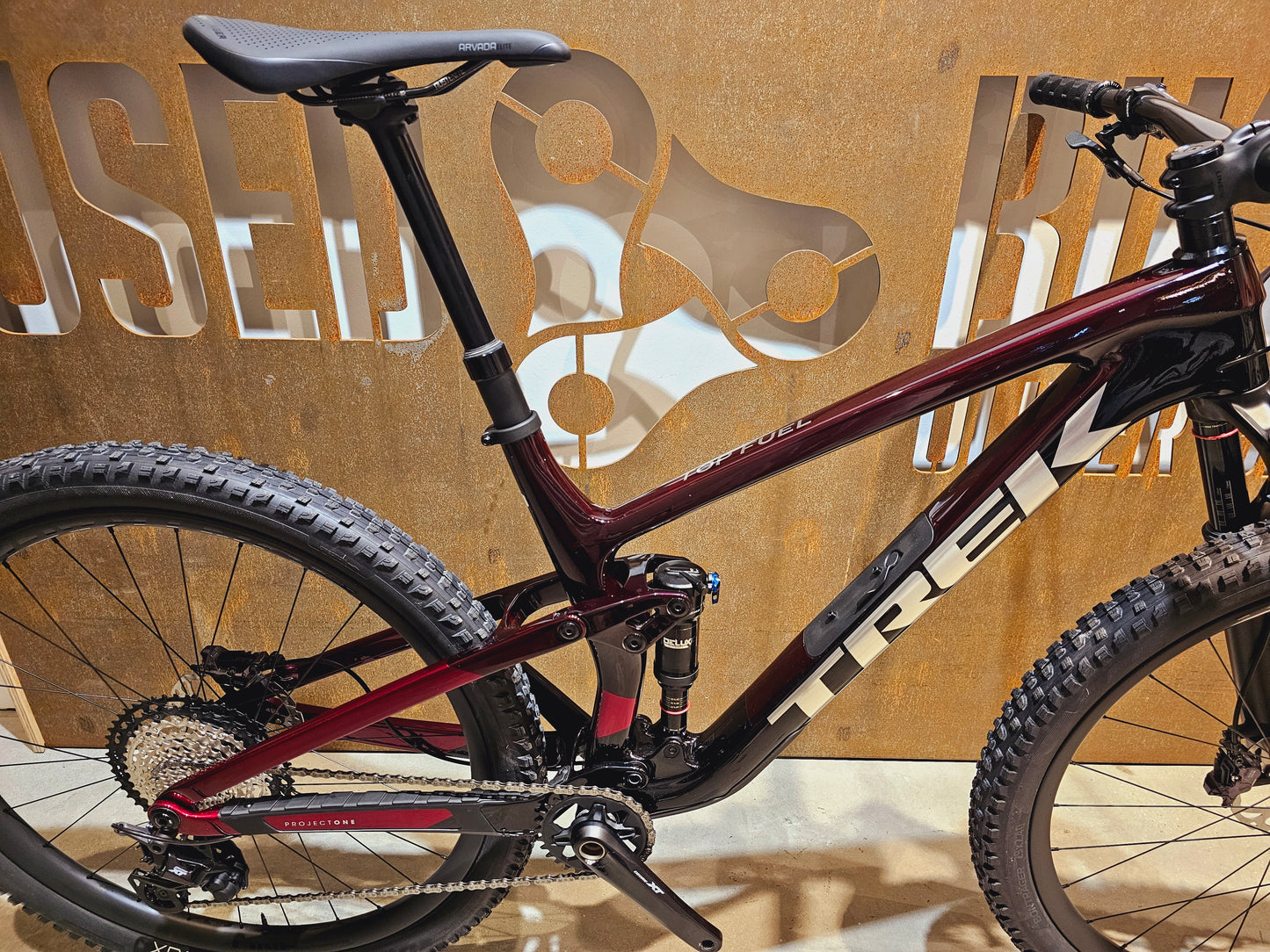 TREK TOP FUEL 9.8 XT / L