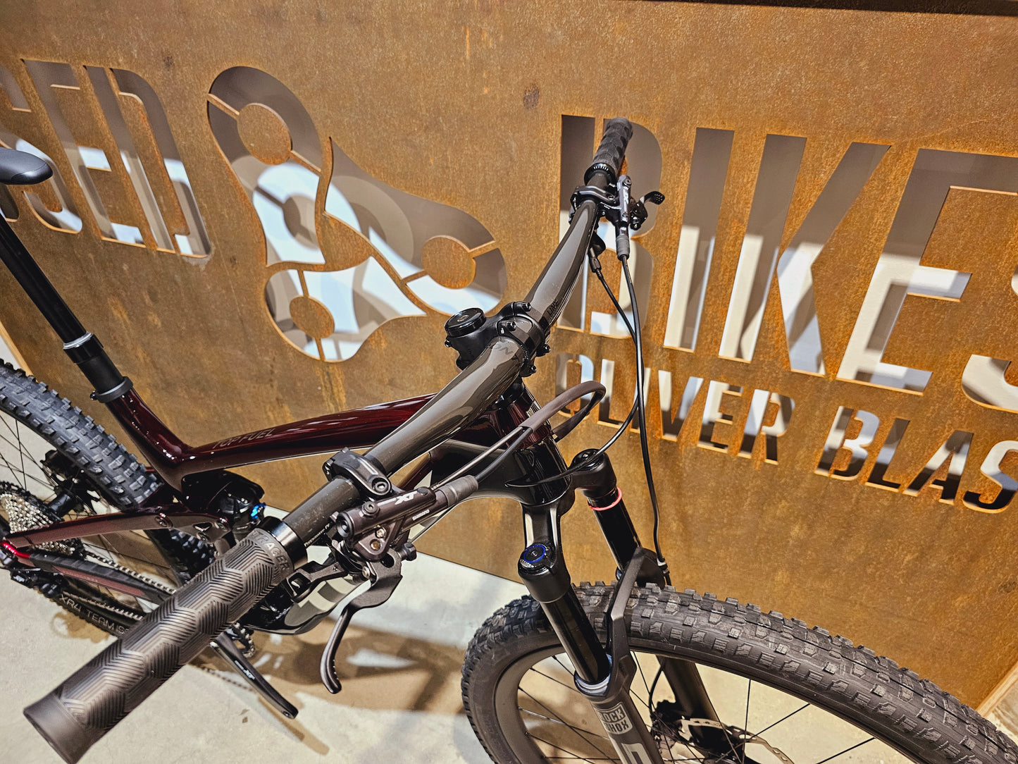 TREK TOP FUEL 9.8 XT / L