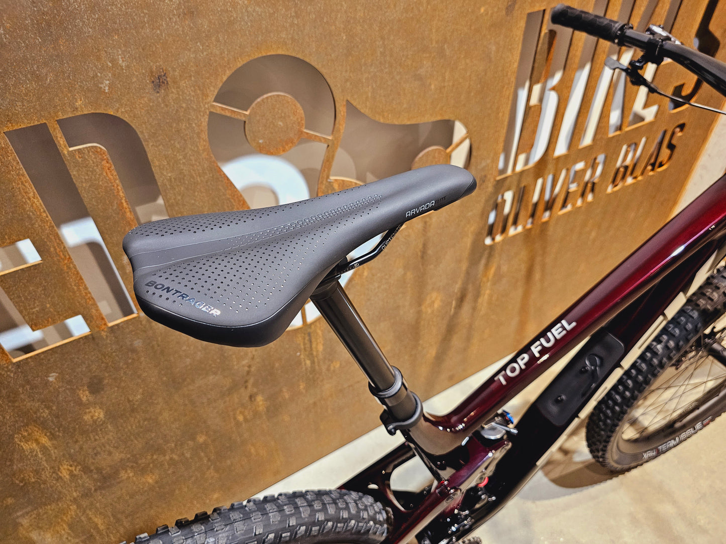 TREK TOP FUEL 9.8 XT / L