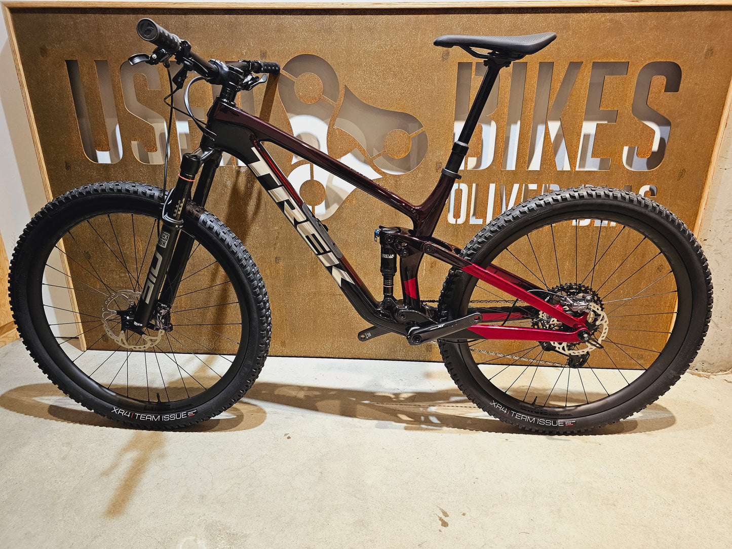 TREK TOP FUEL 9.8 XT / L
