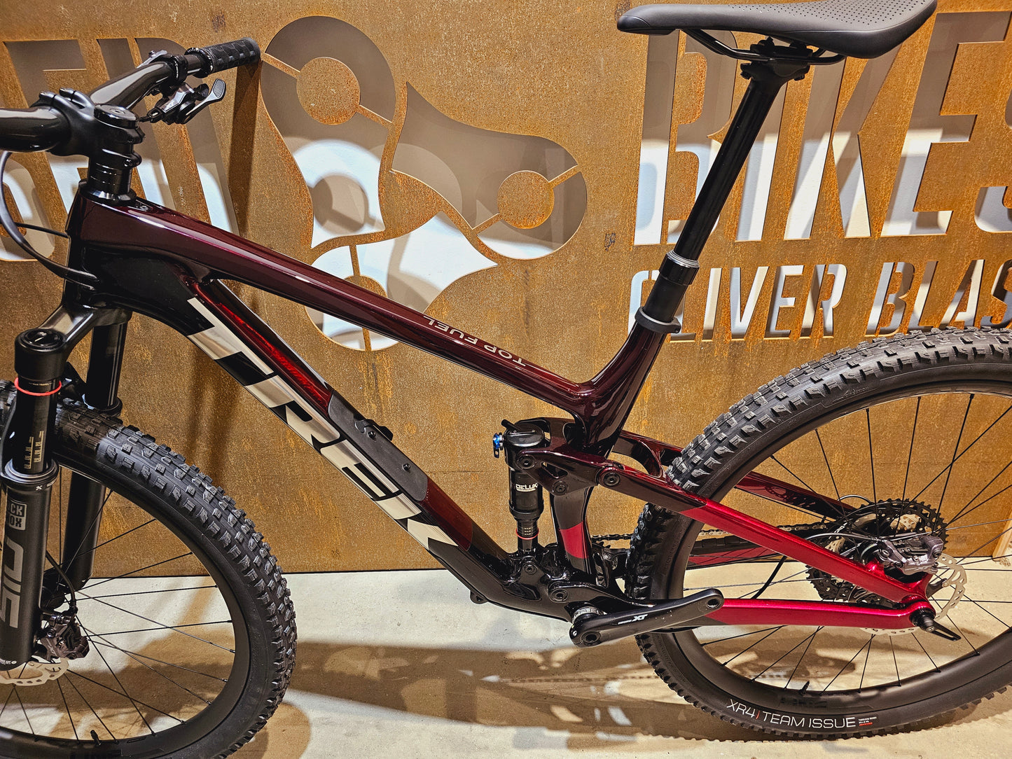 TREK TOP FUEL 9.8 XT / L