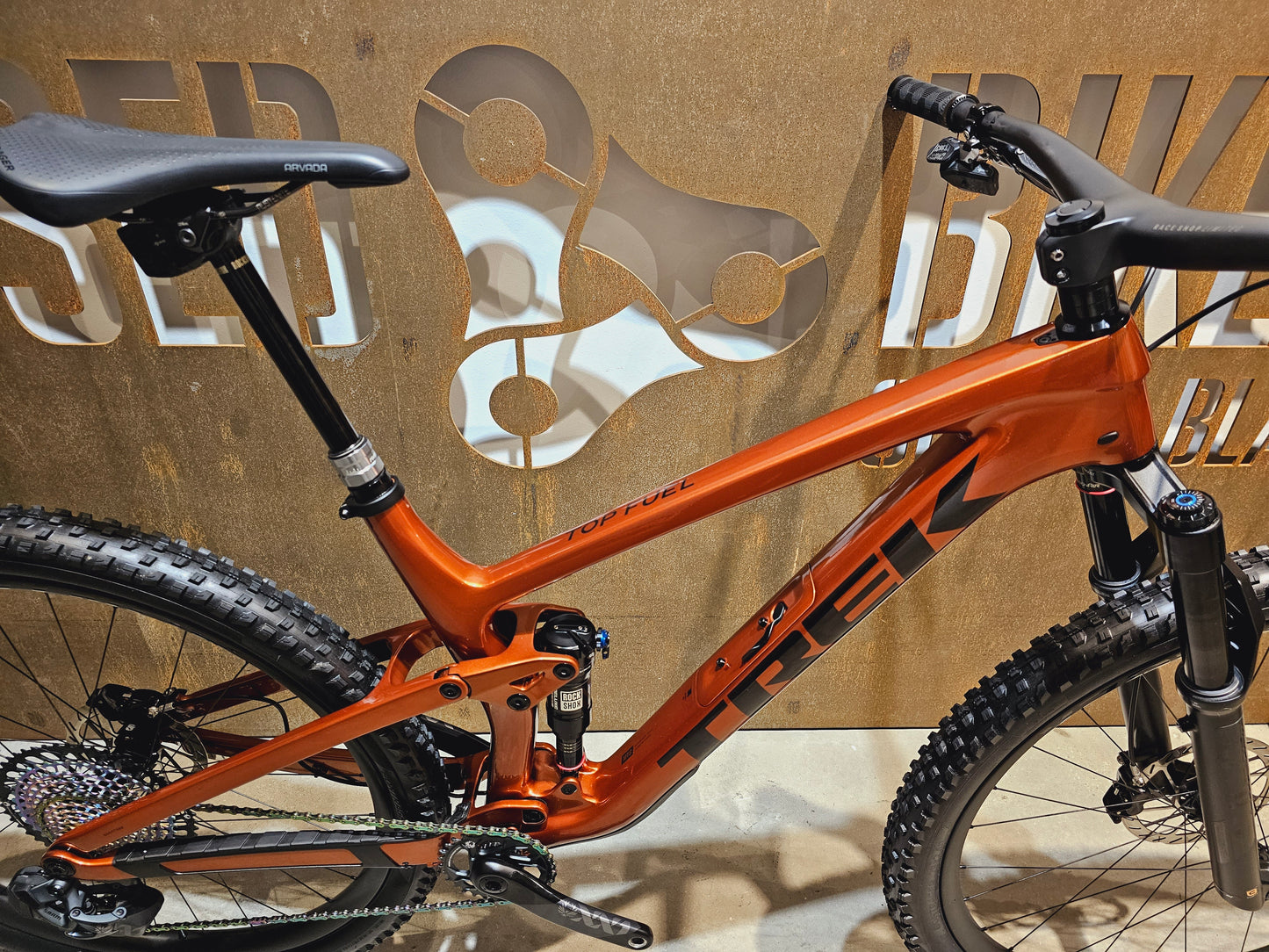 TREK TOP FUEL 9.9 AXS / L