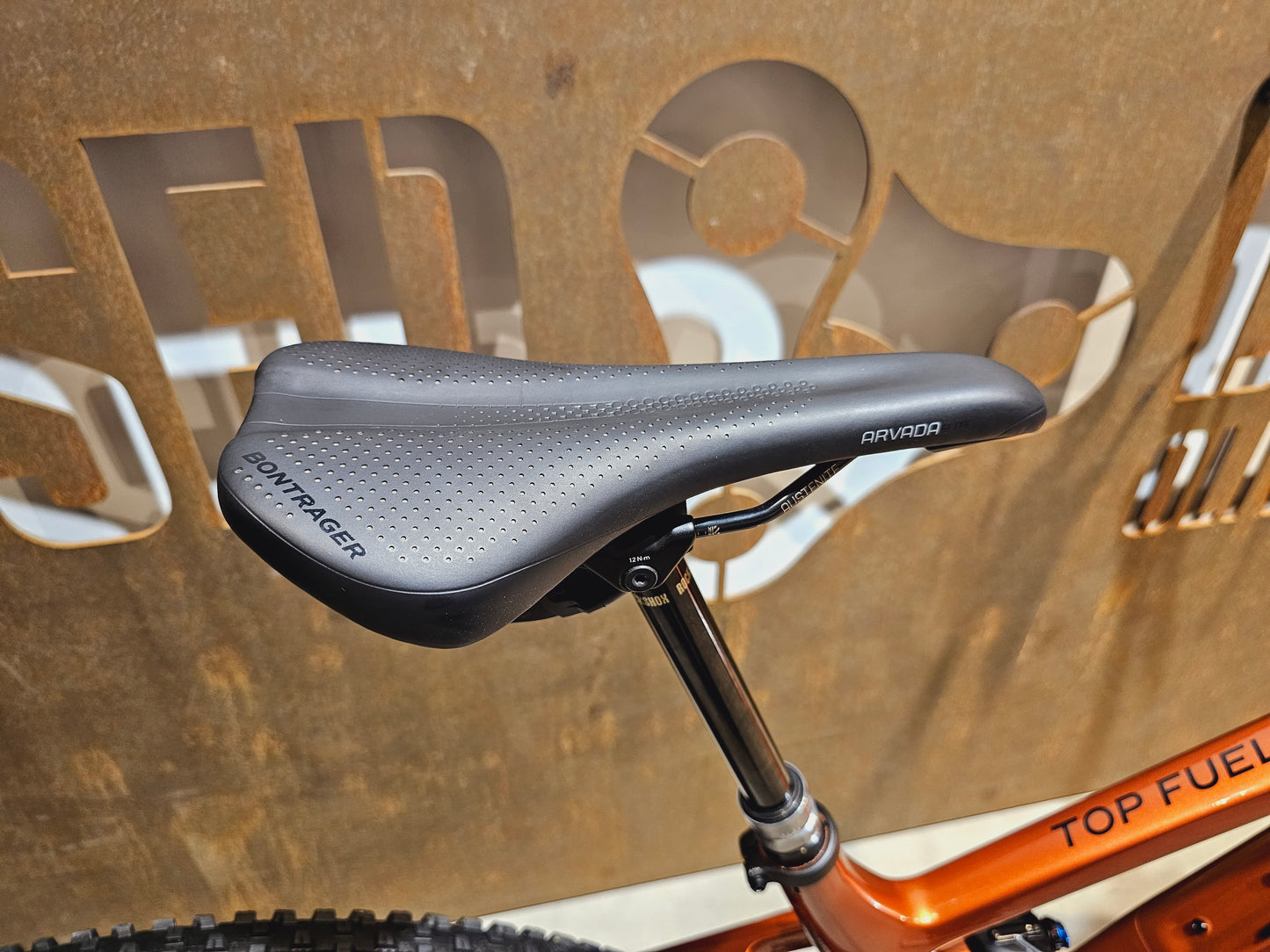 TREK TOP FUEL 9.9 AXS / L