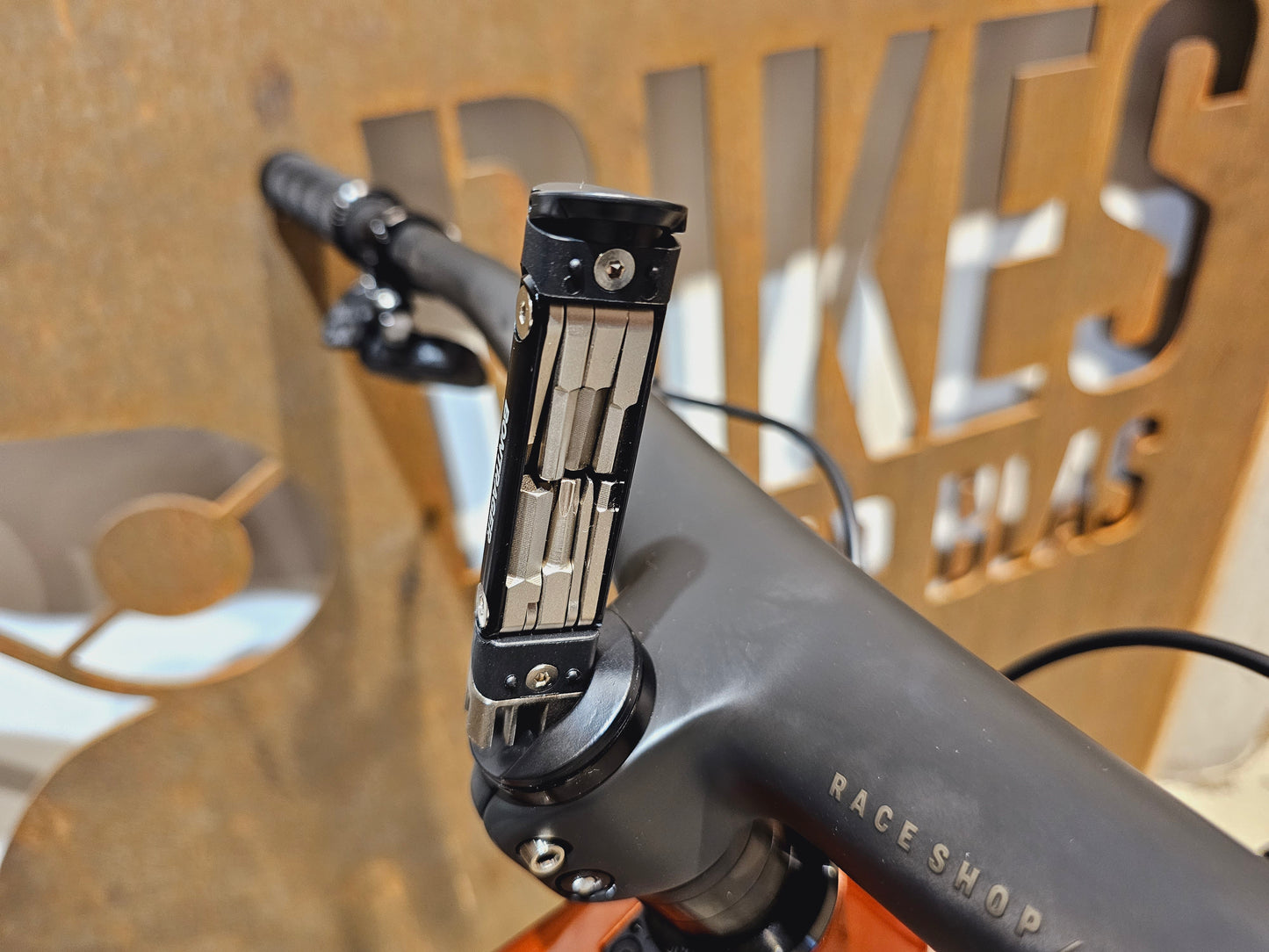 TREK TOP FUEL 9.9 AXS / L