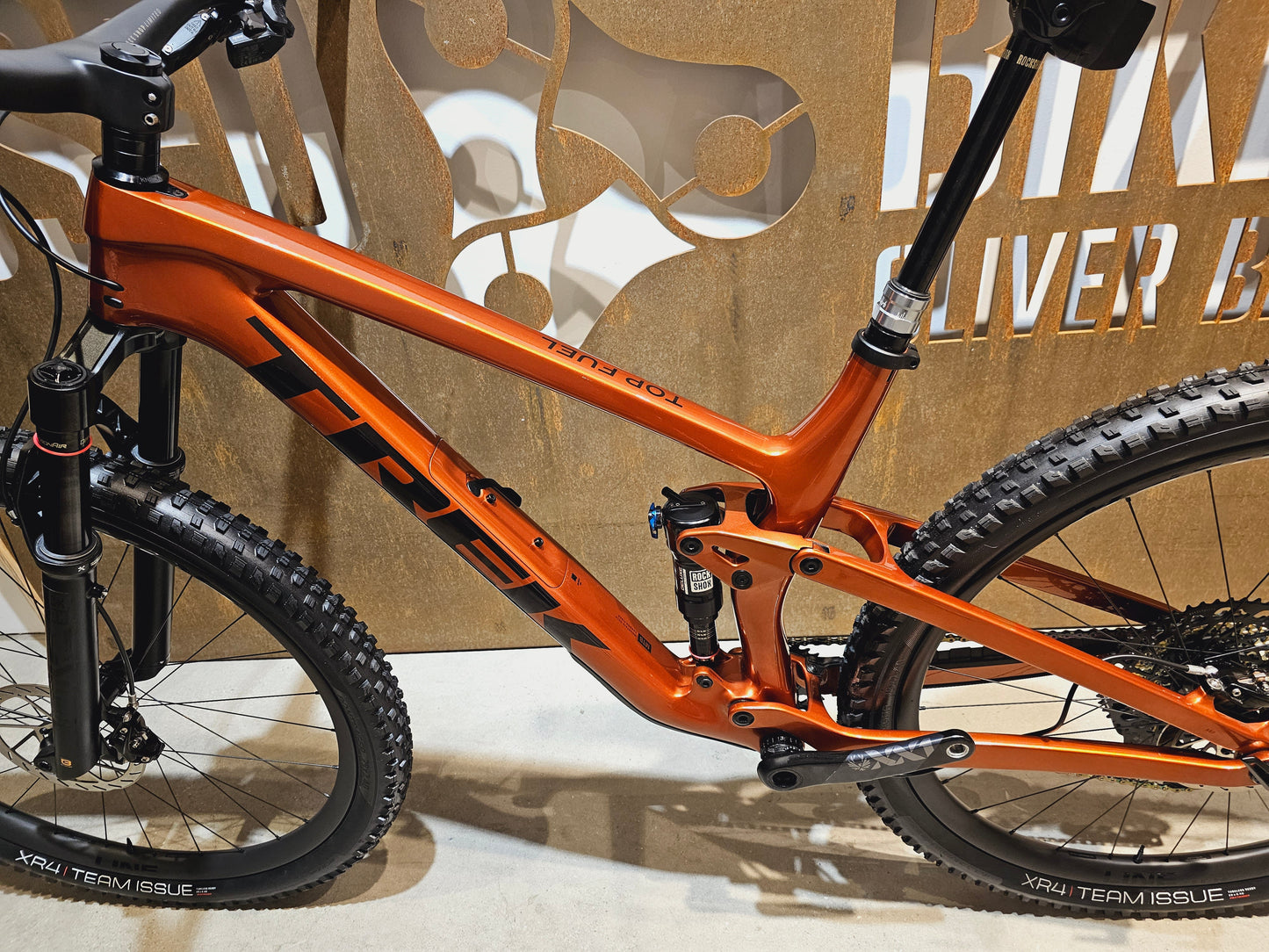 TREK TOP FUEL 9.9 AXS / L