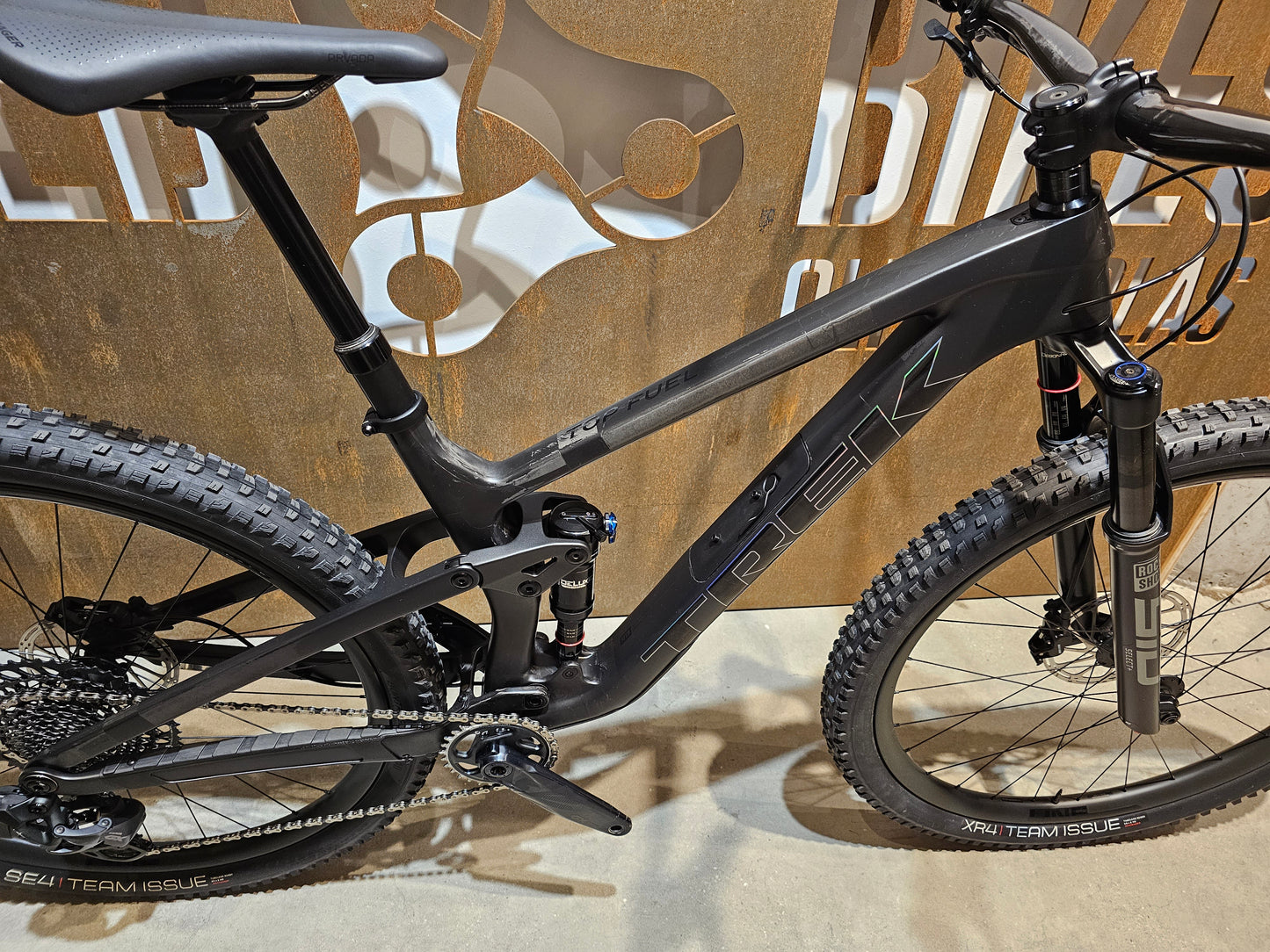 TREK TOP FUEL 9.8 AXS / M