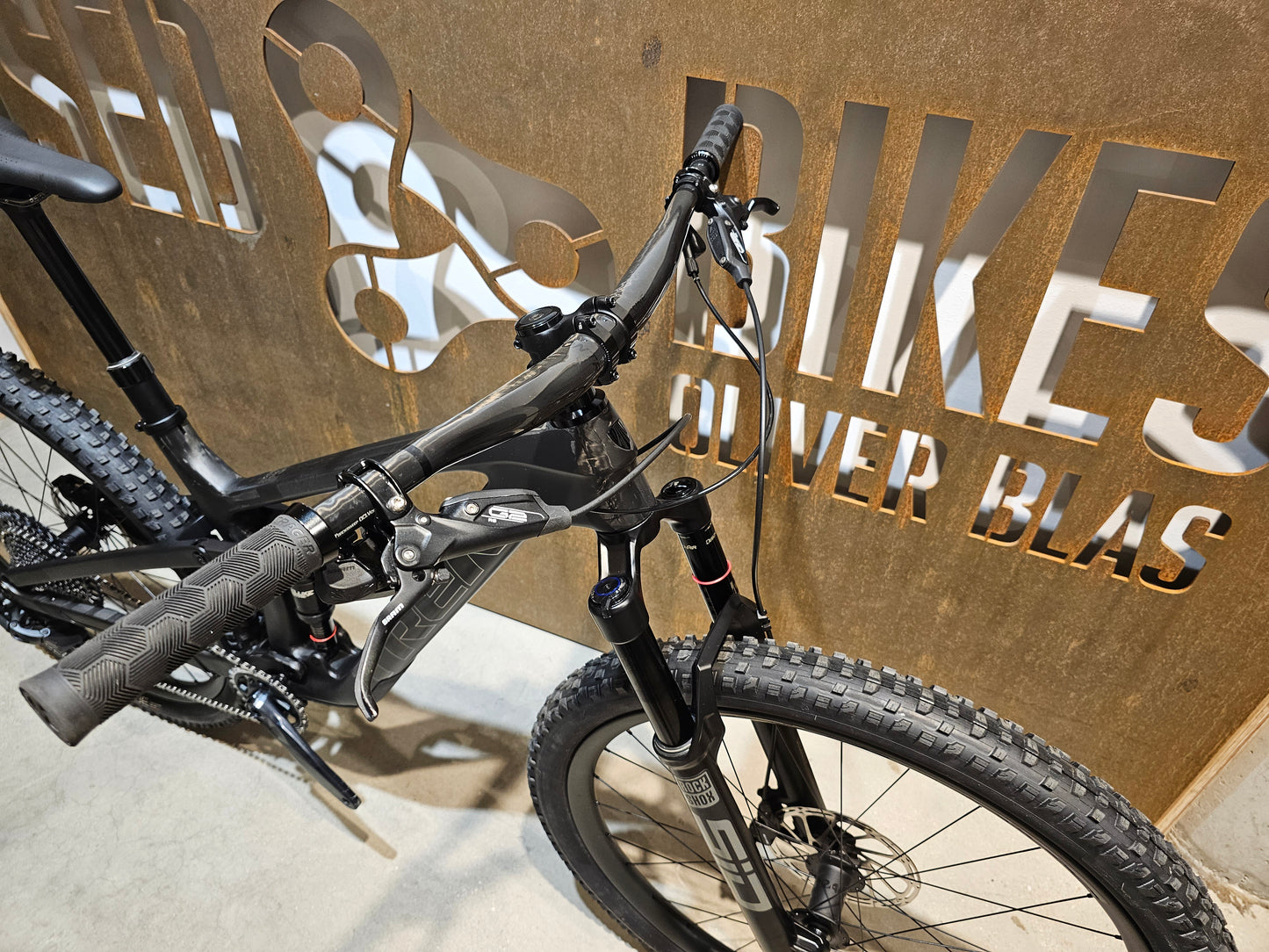 TREK TOP FUEL 9.8 AXS / M