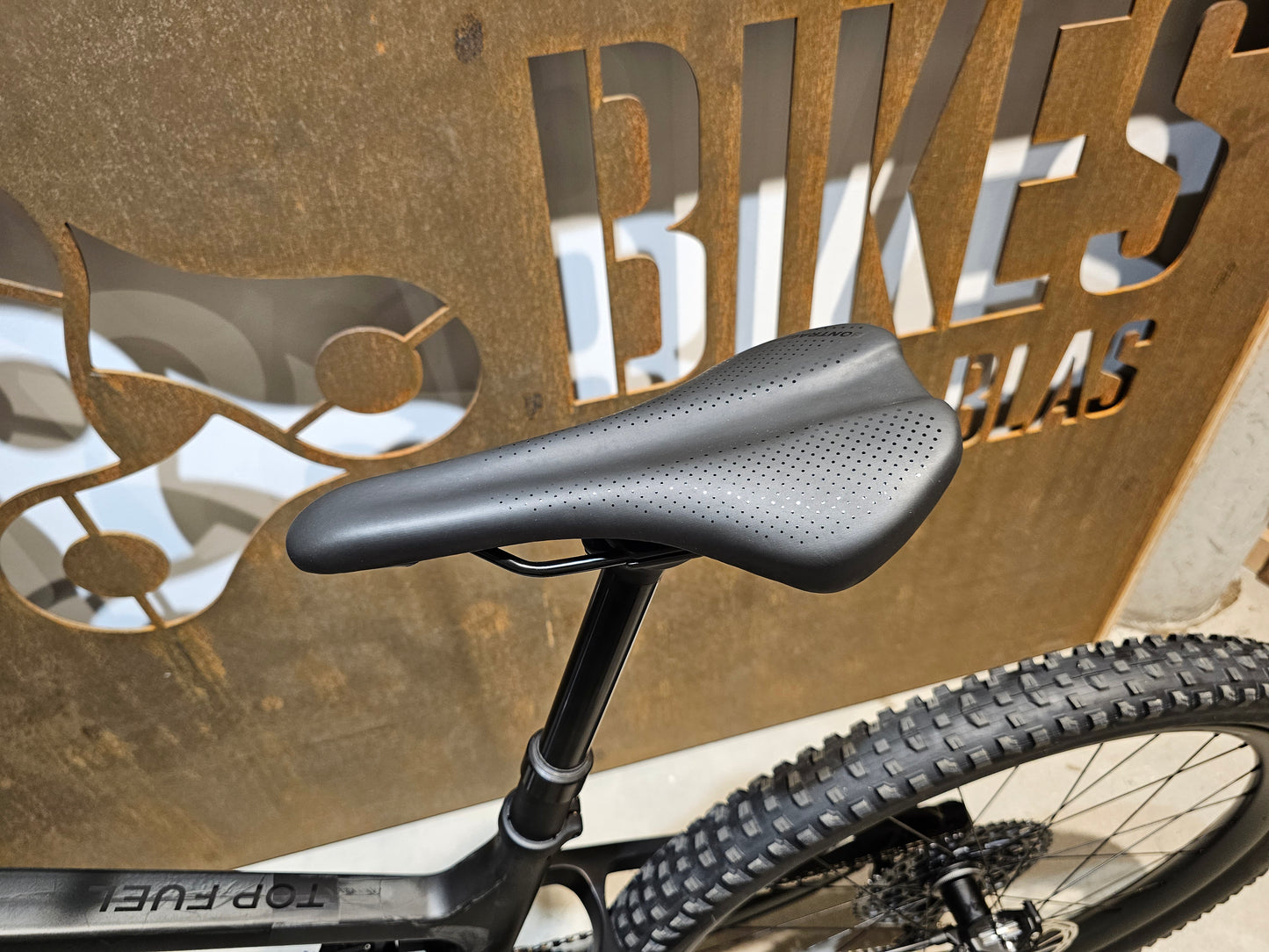 TREK TOP FUEL 9.8 AXS / M