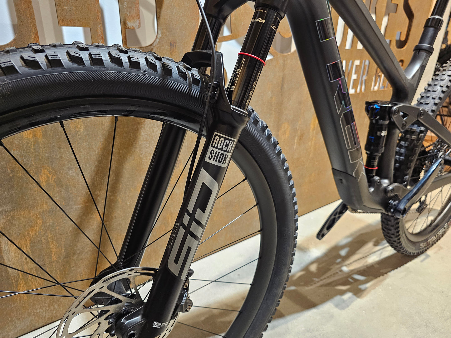 TREK TOP FUEL 9.8 AXS / M