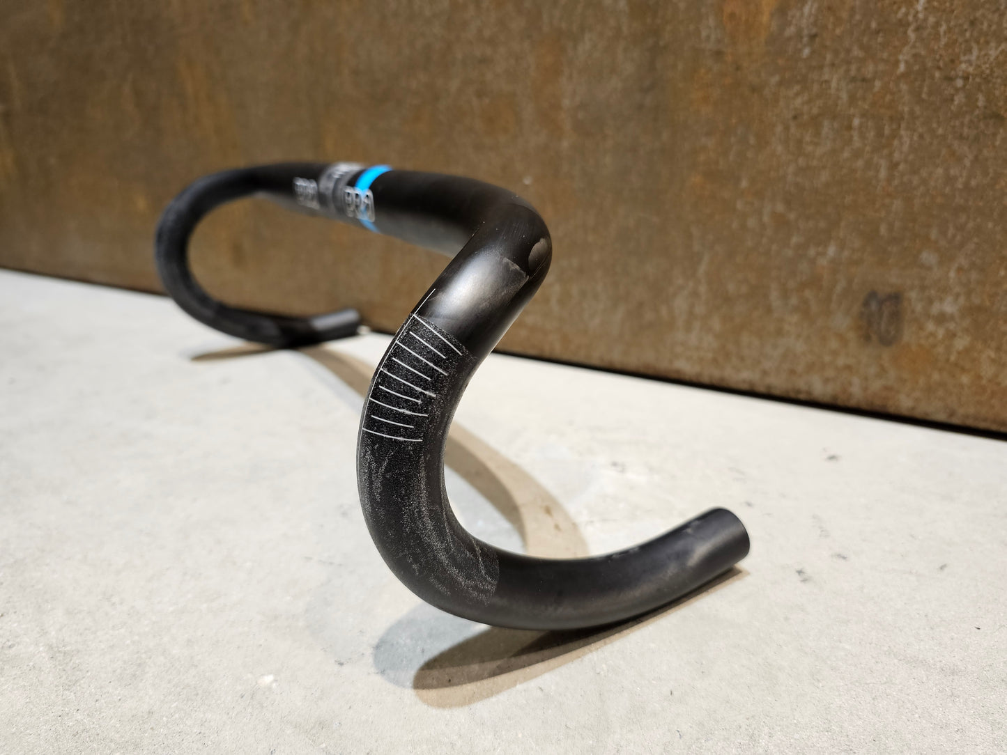 PRO VIBE CARBON COMPACT LENKER BLUE LABEL 420MM B-WARE