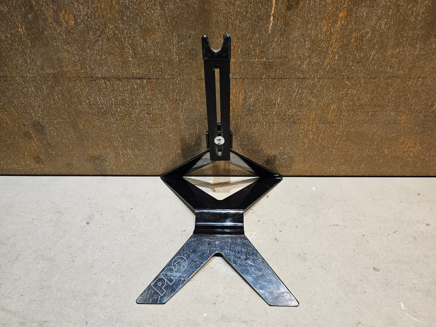 PRO FAHRRAD AUSSTELLUNGSSTÄNDER HÖHENVERSTELLBAR