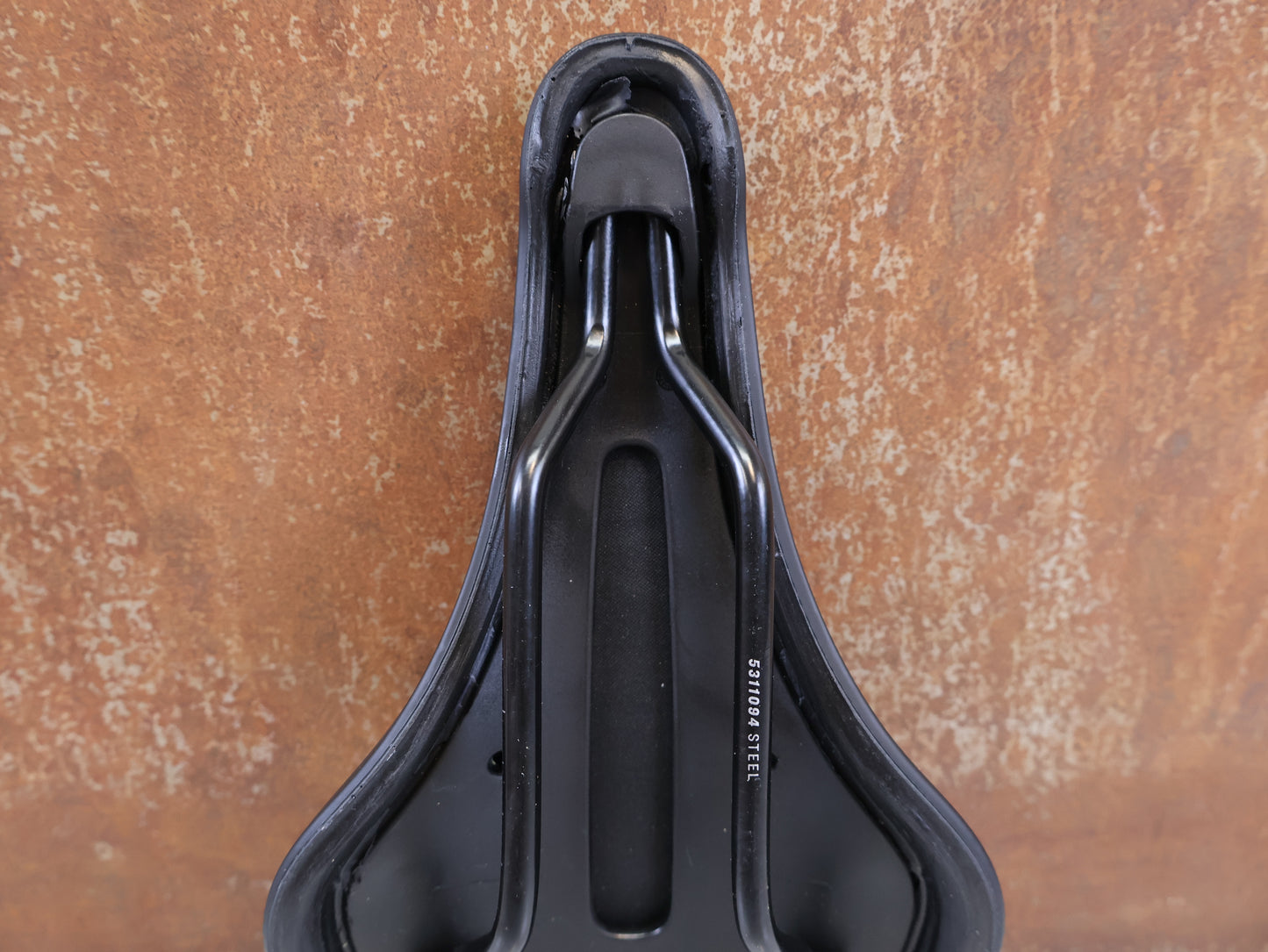 TREK VERSE TRAIL SATTEL 145 MM STAHLSTREBEN SCHWARZ