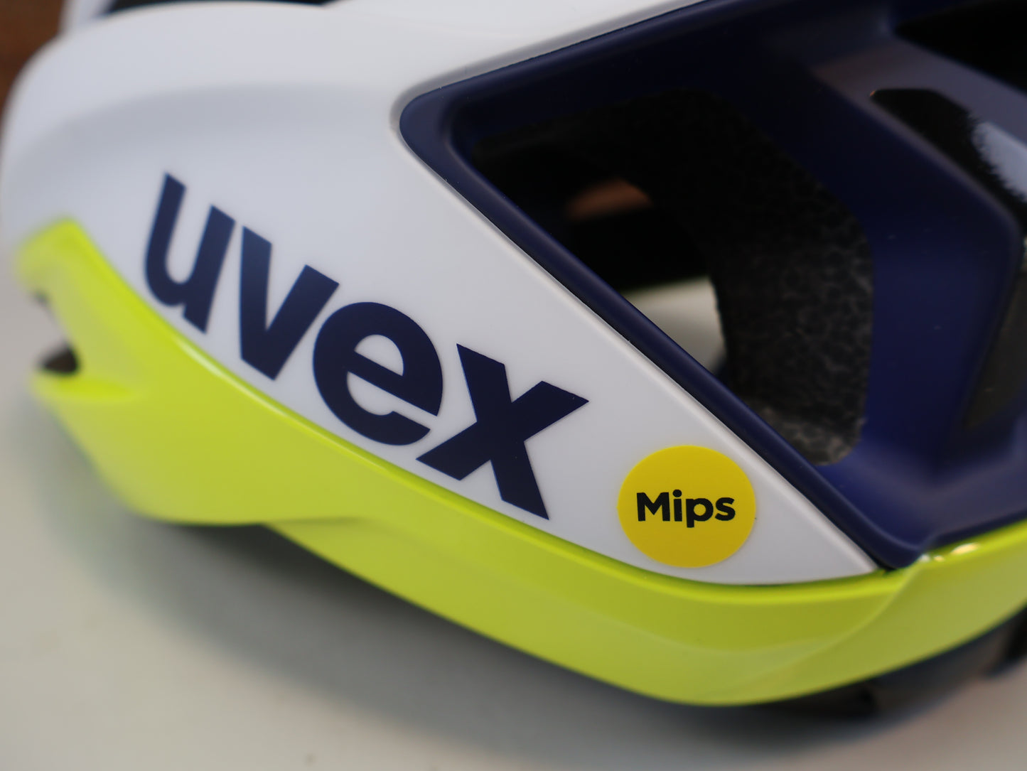 UVEX SURGE AERO MIPS / GR. 56-59 CM / RENNRAD HELM