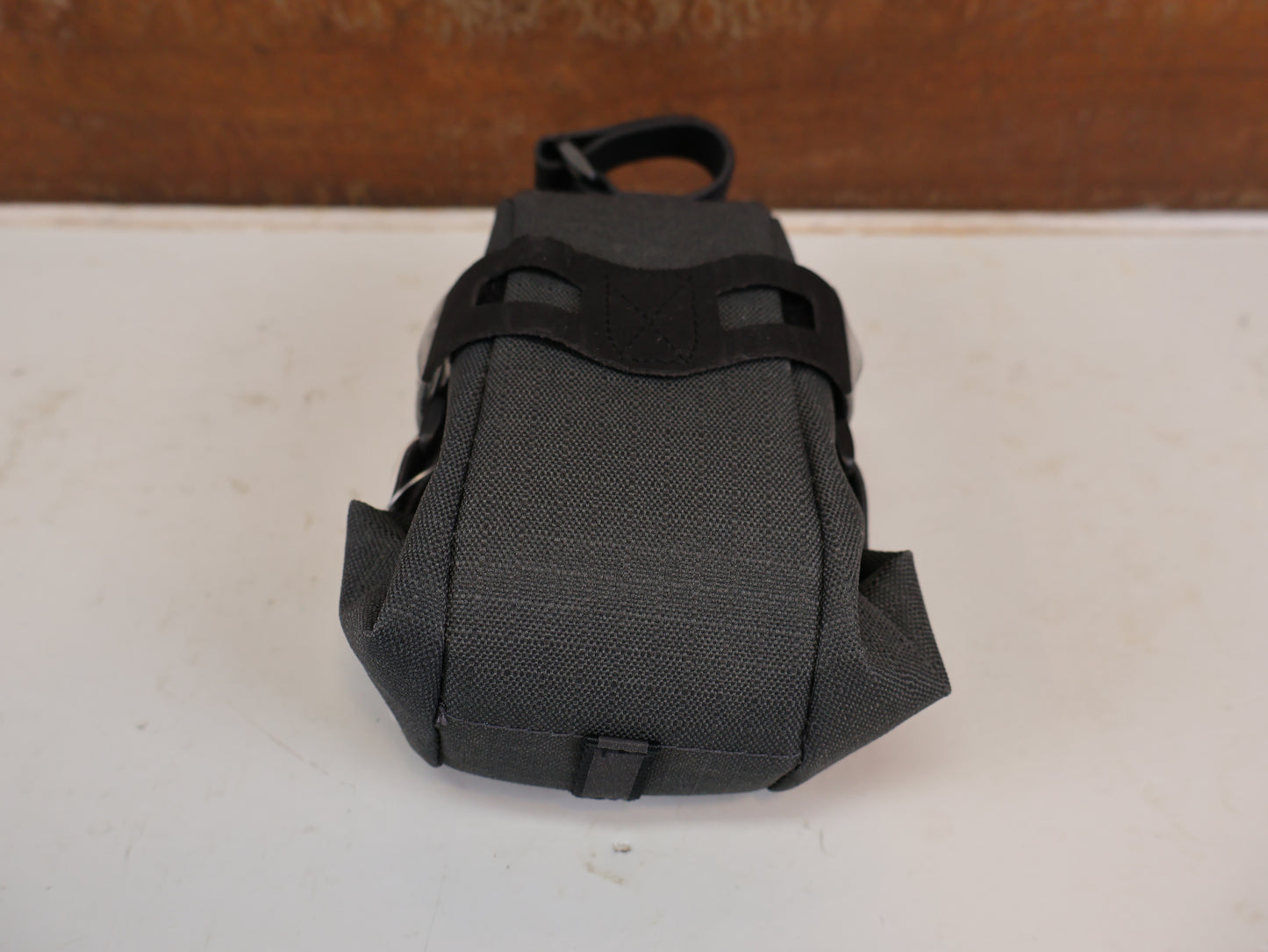 PRO DISCOVER SATTELTASCHE KLEIN 0,6 L WASSERDICHT GRAU-SCHWARZ
