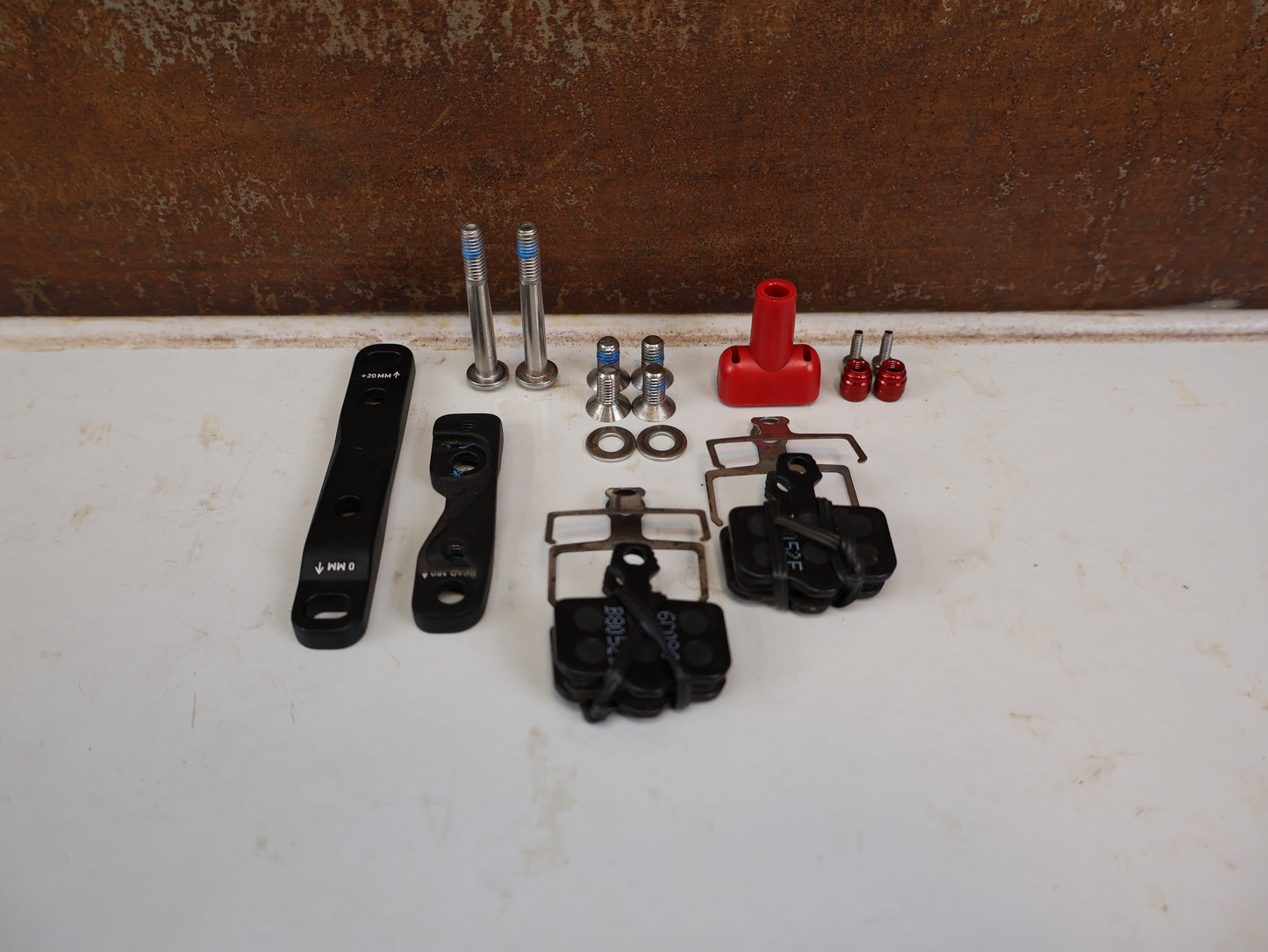 SRAM RED AXS E1 BREMS-SCHALTHEBEL SET + BREMSSÄTTEL / FLAT MOUNT INKL. ADAPTER