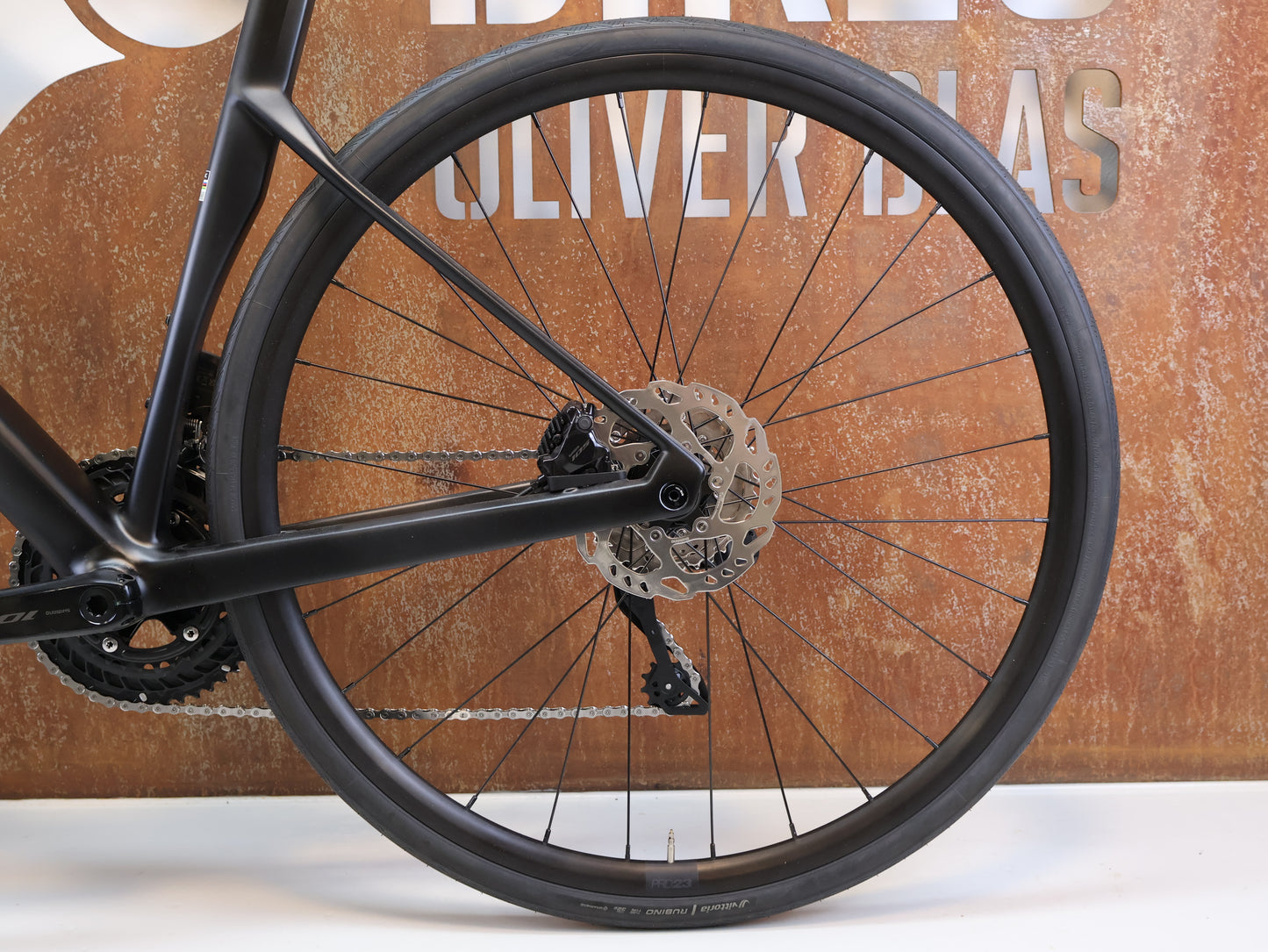 BMC ROADMACHINE TWO / GRÖSSE 56 / SHIMANO 105 DI2 / CARBON BLACK