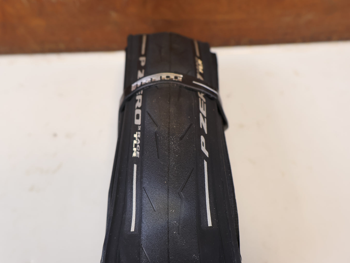 PIRELLI P ZERO RACE TLR RENNRADREIFEN SCHWARZ 700x26c / ETRTO 26-622