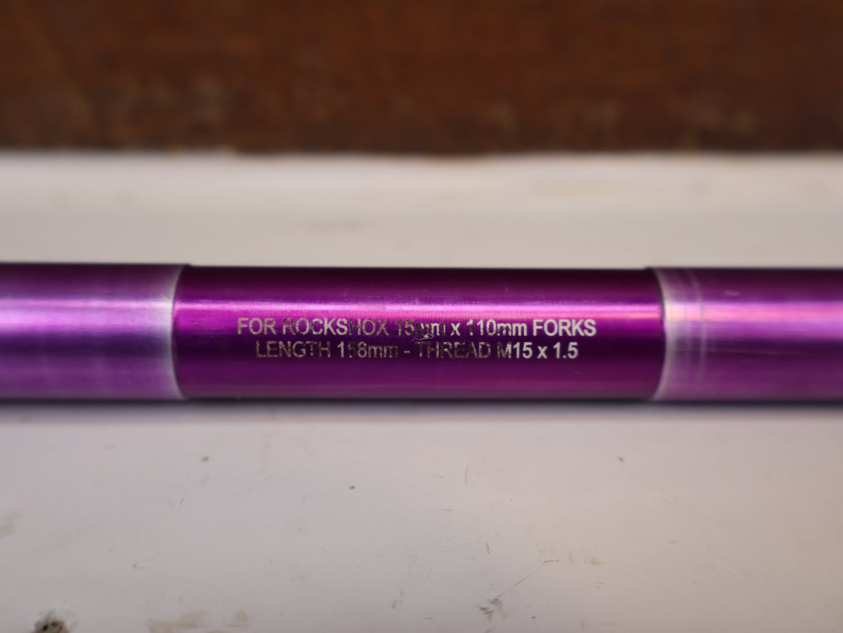 Burgtec RockShox Boost Steckachse 15x110mm Purple Rain 158mm