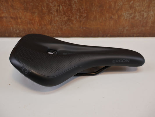 ERGON SMC MEN SPORT GEL SATTEL / STEALTH / GRÖSSE M/L / 12-16 CM