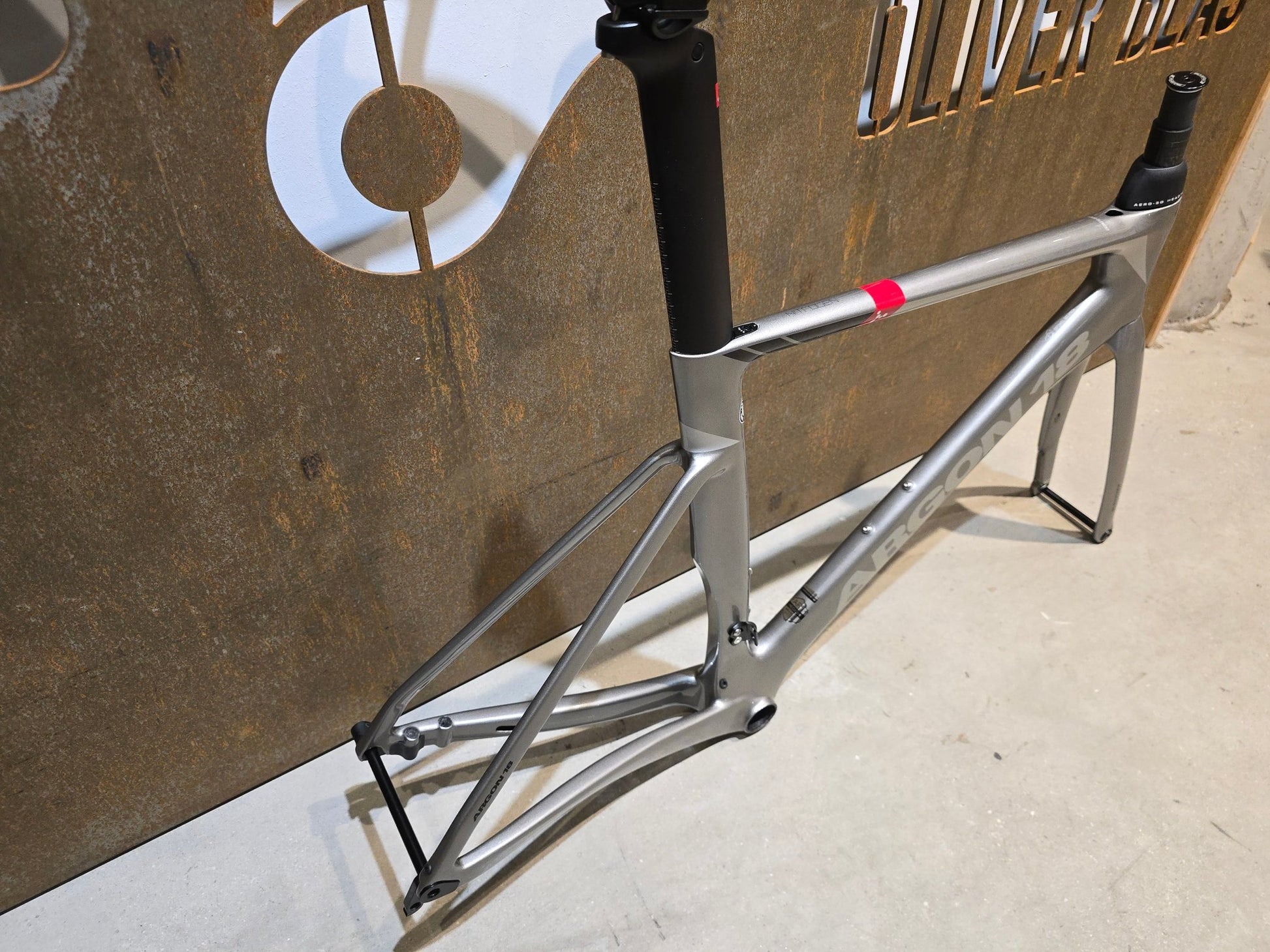 Rennradrahmen von Argon 18, ARGON 18 NITROGEN RAHMENSET / DISC / M in variant_title vor USEDBIKES - OB.DE Hintergrund