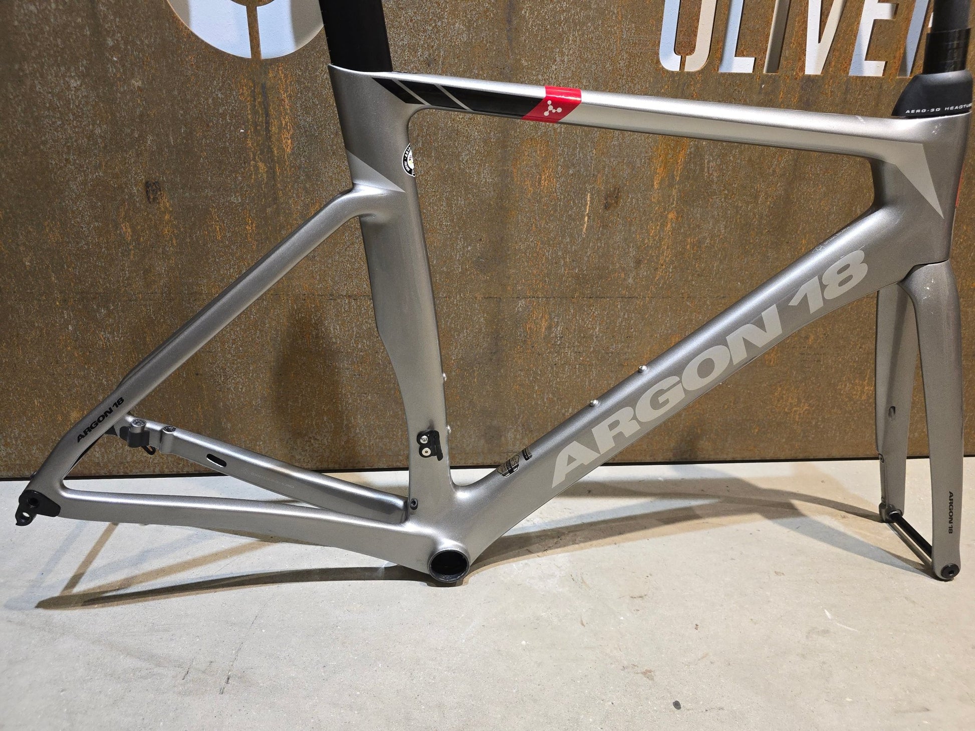 Rennradrahmen von Argon 18, ARGON 18 NITROGEN RAHMENSET / DISC / M in variant_title vor USEDBIKES - OB.DE Hintergrund