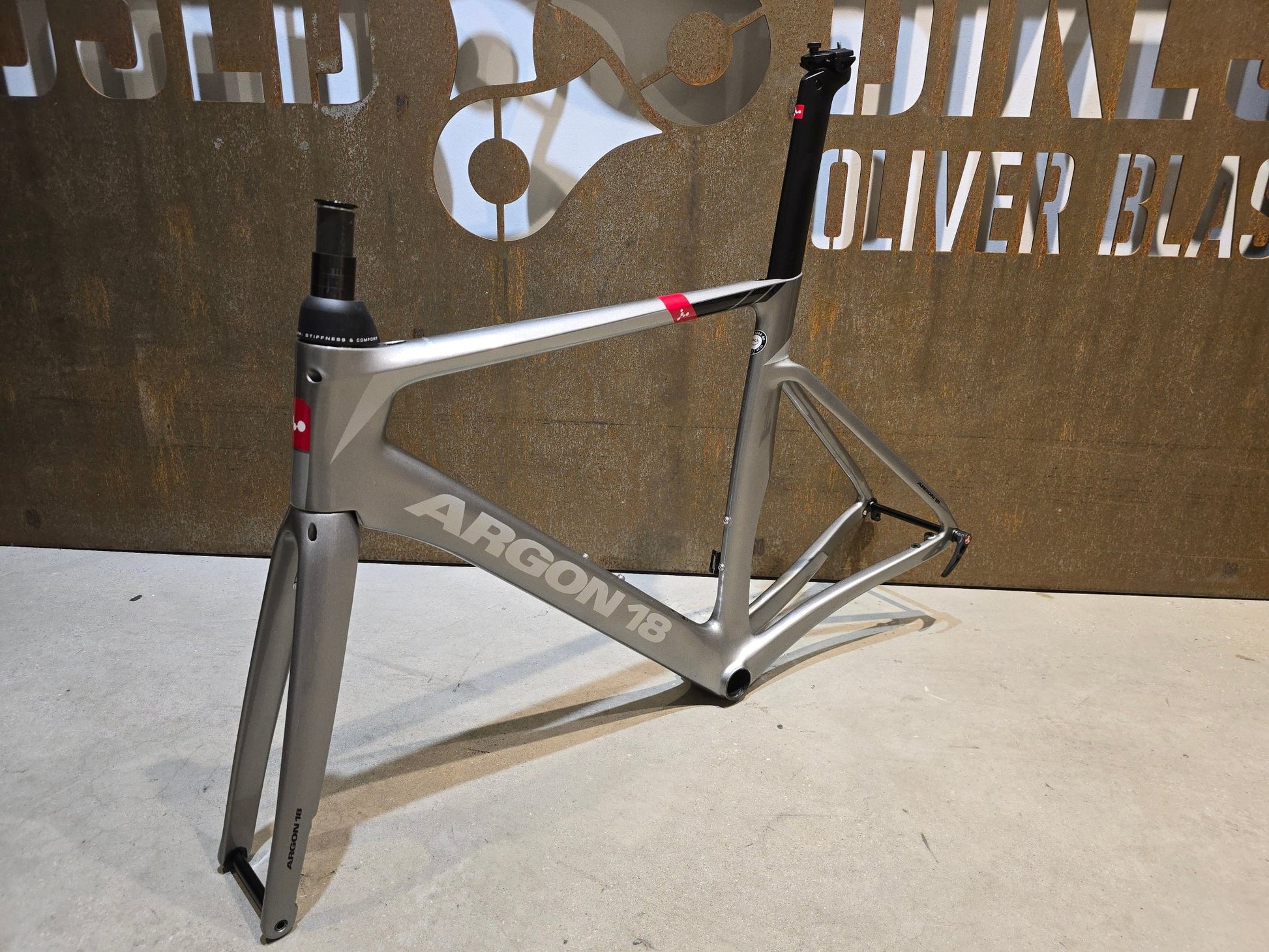 Rennradrahmen von Argon 18, ARGON 18 NITROGEN RAHMENSET / DISC / M in variant_title vor USEDBIKES - OB.DE Hintergrund