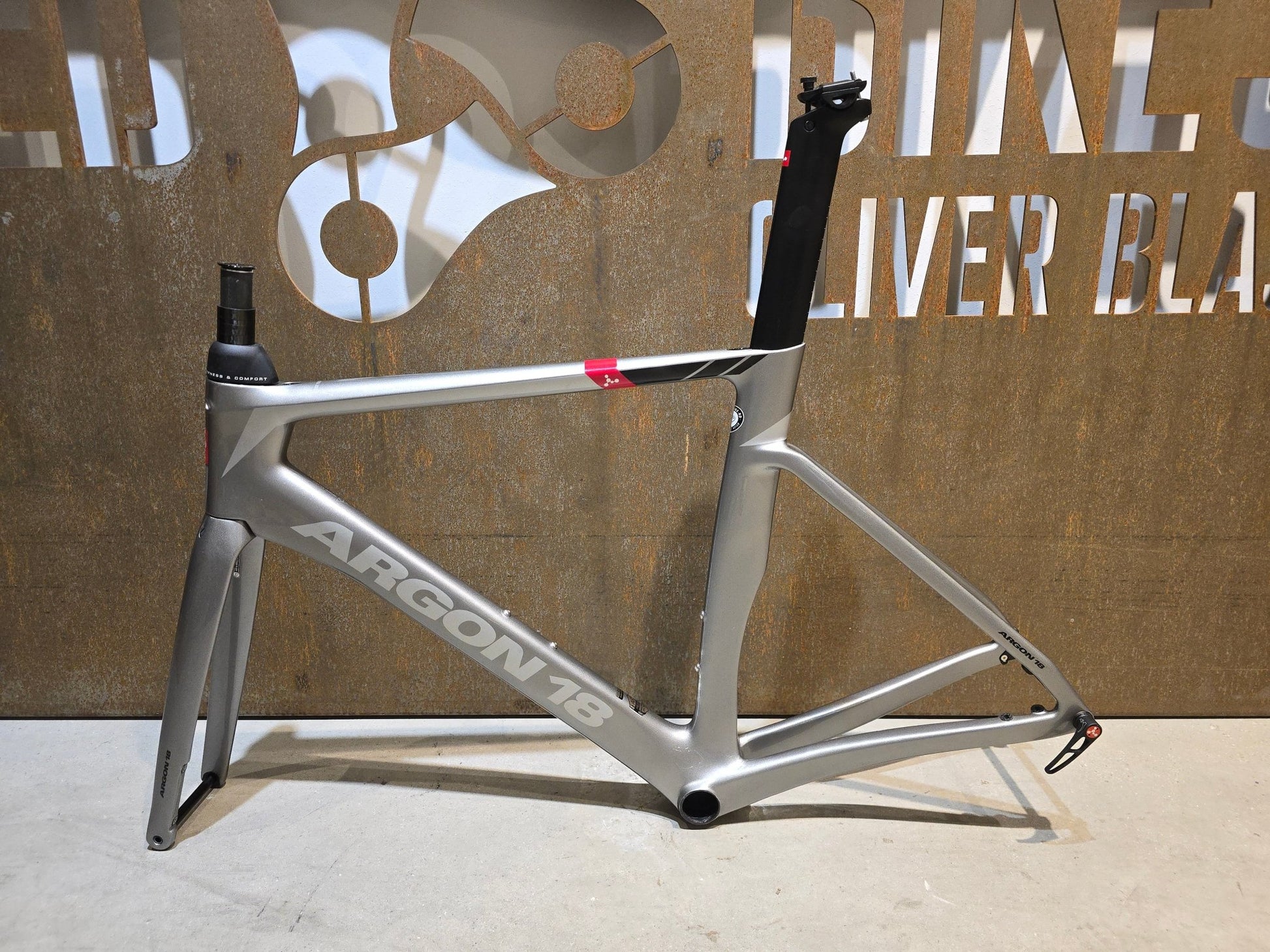 Rennradrahmen von Argon 18, ARGON 18 NITROGEN RAHMENSET / DISC / M in variant_title vor USEDBIKES - OB.DE Hintergrund