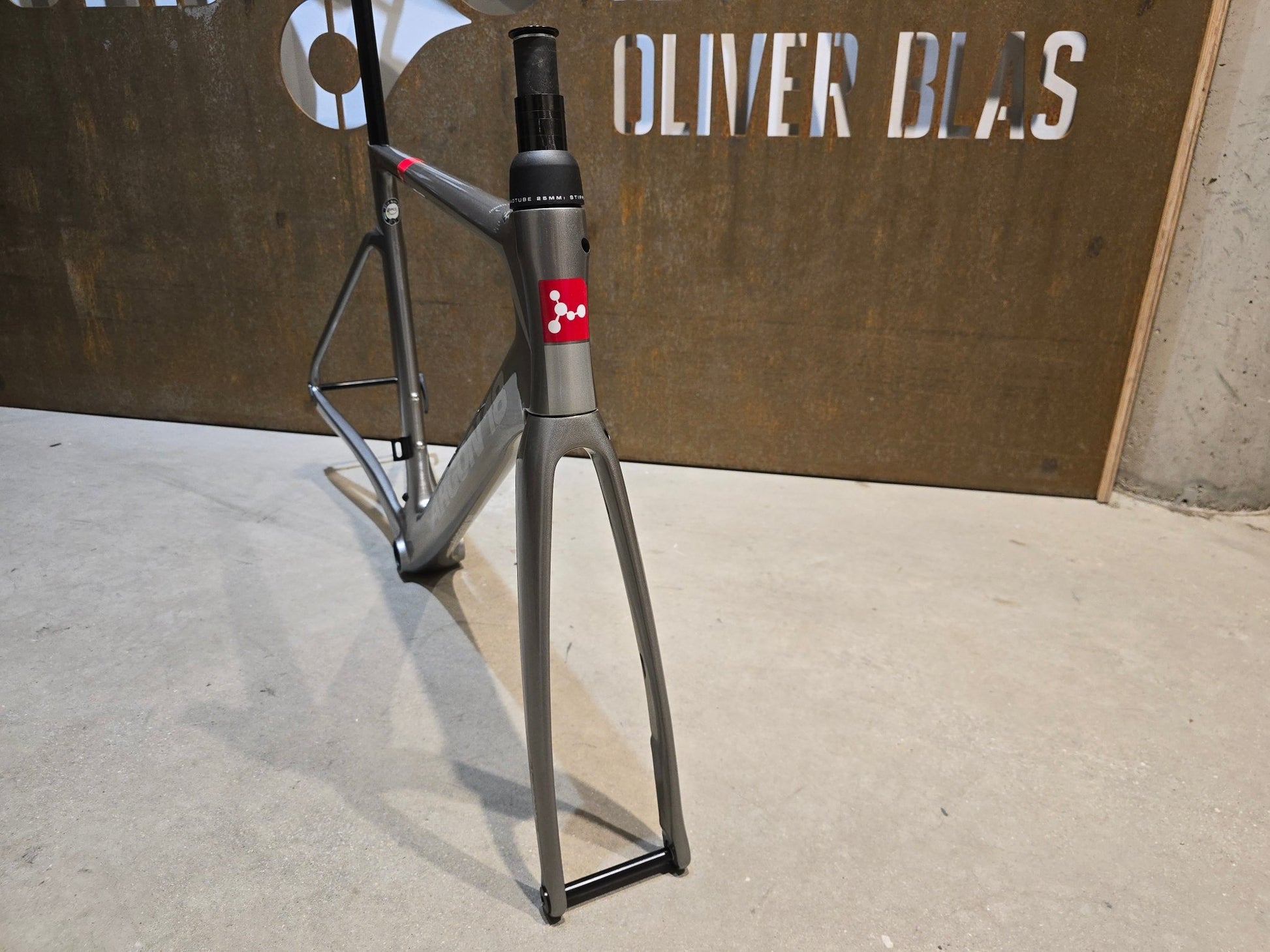 Rennradrahmen von Argon 18, ARGON 18 NITROGEN RAHMENSET / DISC / M in variant_title vor USEDBIKES - OB.DE Hintergrund