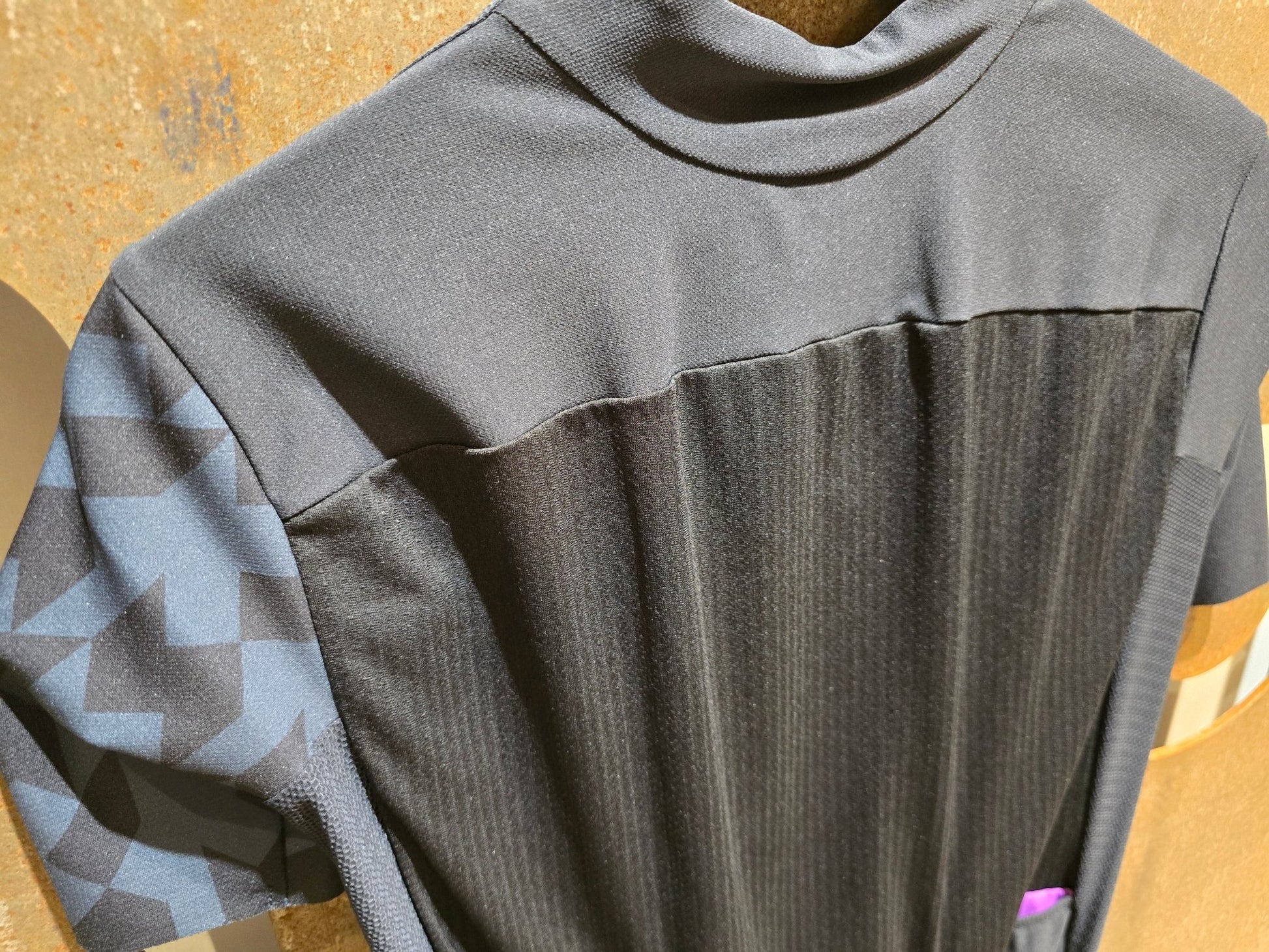 Trikot Damen von Assos, ASSOS DYORA RS SUMMER SS JERSEY / KURZARM TRIKOT / DAMEN in variant_title vor USEDBIKES - OB.DE Hintergrund