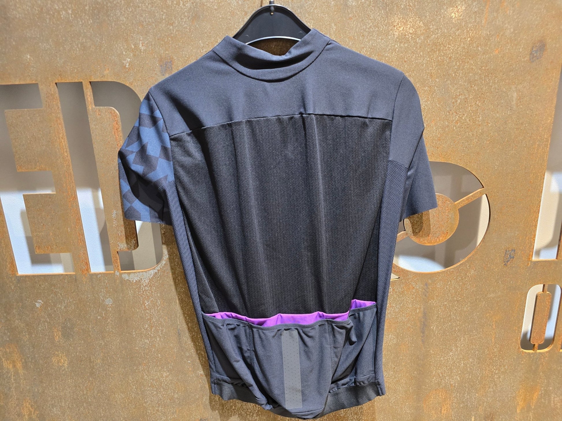 Trikot Damen von Assos, ASSOS DYORA RS SUMMER SS JERSEY / KURZARM TRIKOT / DAMEN in variant_title vor USEDBIKES - OB.DE Hintergrund