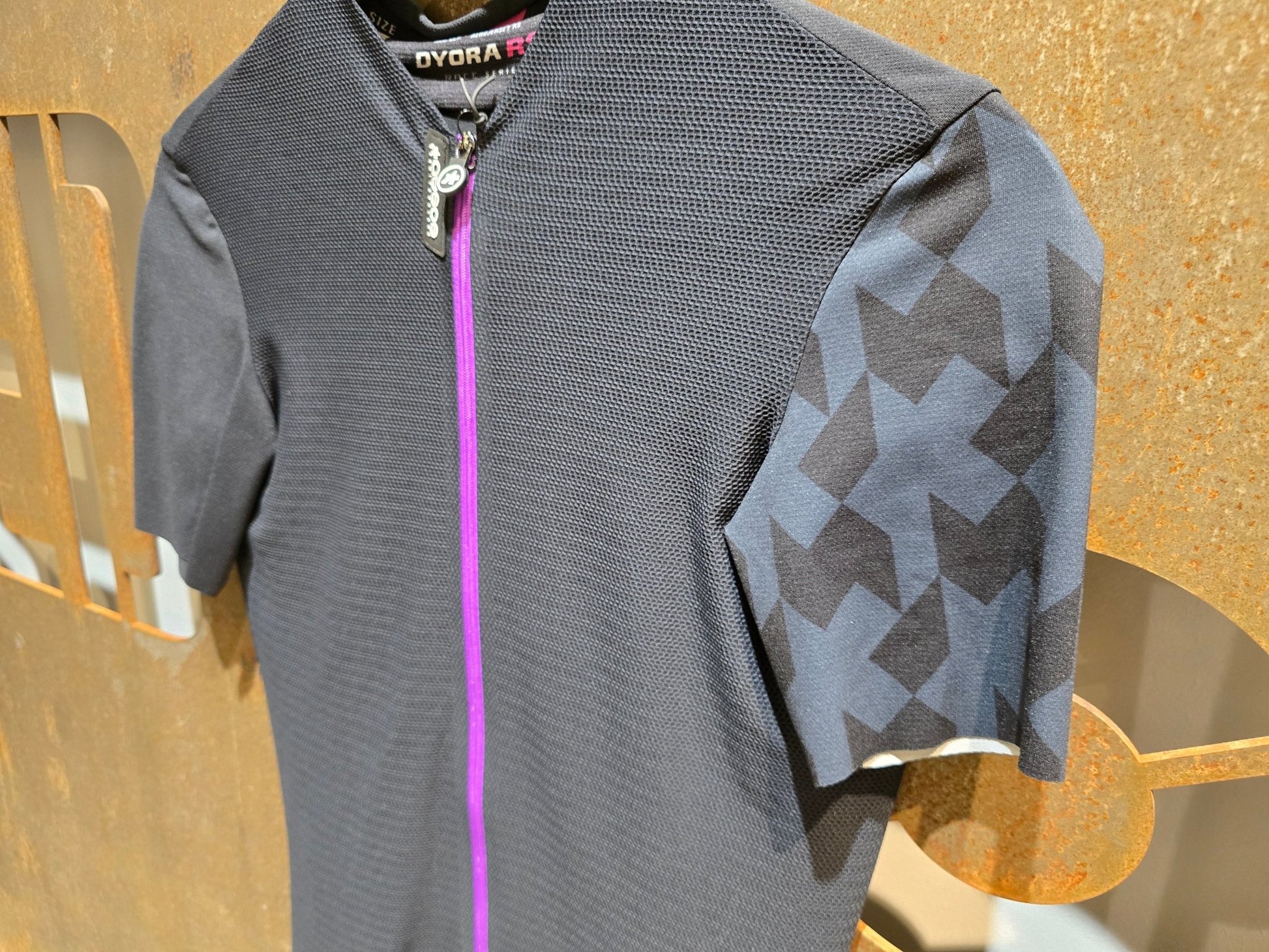Trikot Damen von Assos, ASSOS DYORA RS SUMMER SS JERSEY / KURZARM TRIKOT / DAMEN in variant_title vor USEDBIKES - OB.DE Hintergrund
