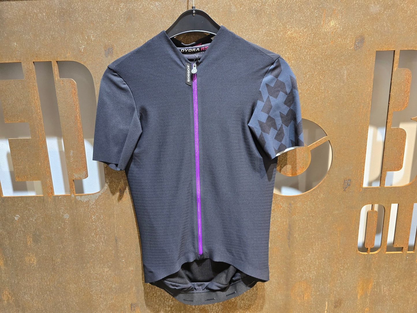 Trikot Damen von Assos, ASSOS DYORA RS SUMMER SS JERSEY / KURZARM TRIKOT / DAMEN in variant_title vor USEDBIKES - OB.DE Hintergrund