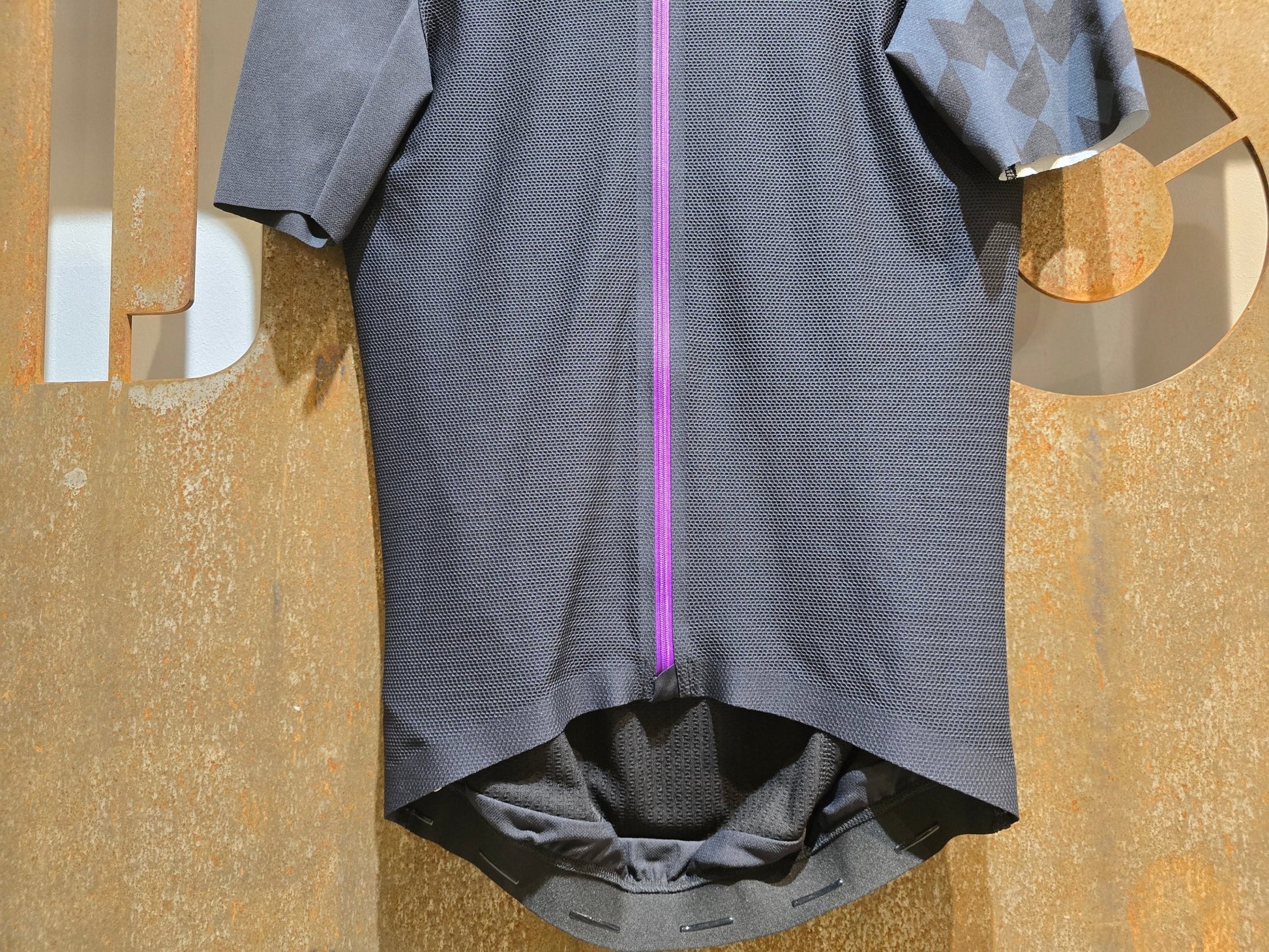 Trikot Damen von Assos, ASSOS DYORA RS SUMMER SS JERSEY / KURZARM TRIKOT / DAMEN in variant_title vor USEDBIKES - OB.DE Hintergrund